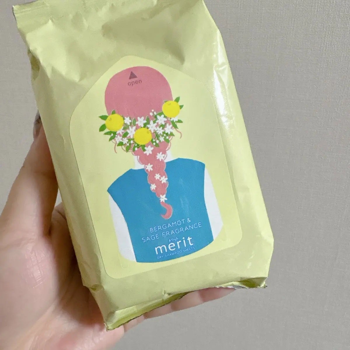メリット ドライシャンプーシート さらっと髪まとまるタイプ 爽やかなベルガモット&セージの香り/メリット/ドライシャンプーを使ったクチコミ(1枚目)