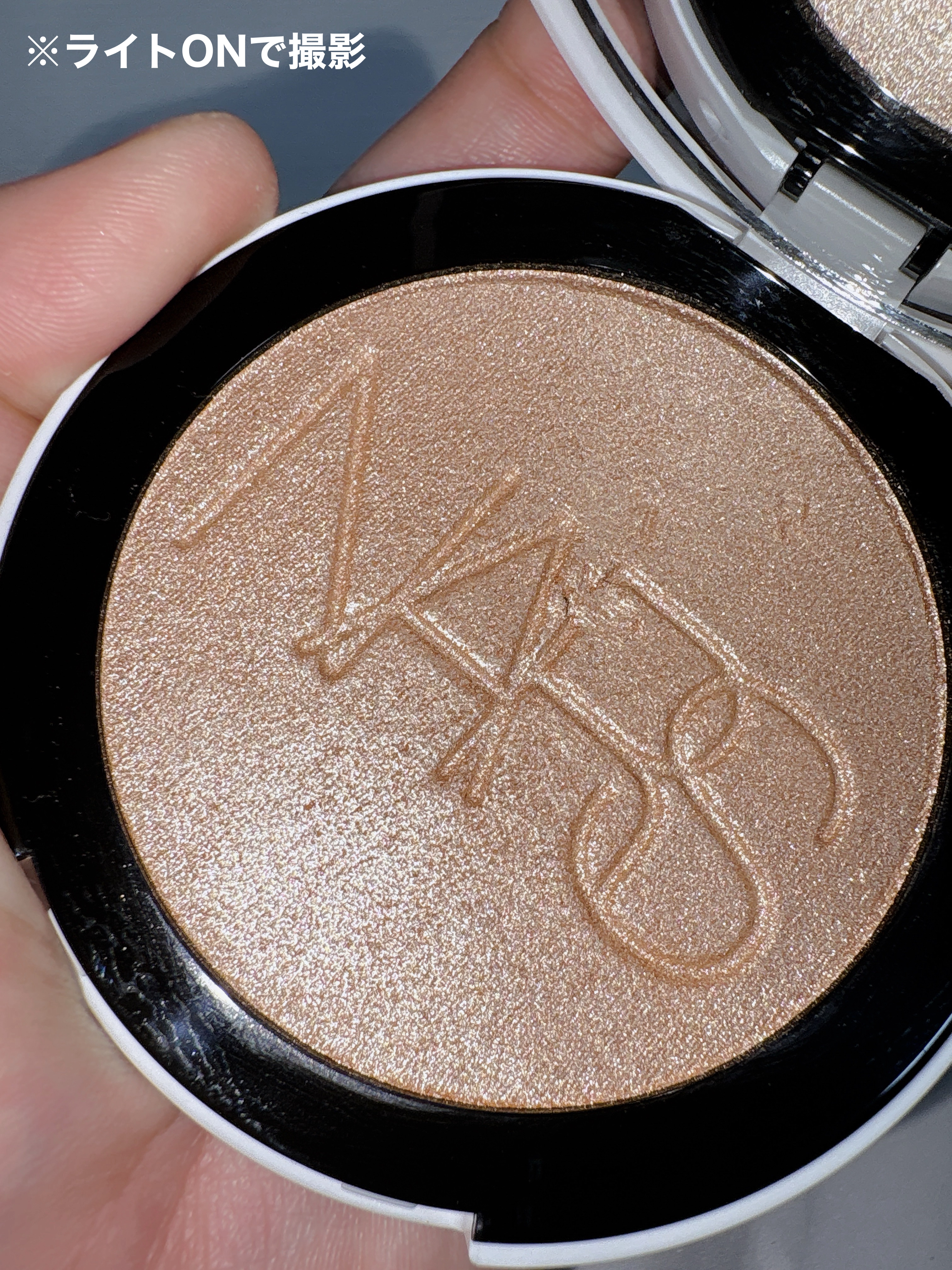 NARS ライトリフレクティング ルミナイジングパウダー/NARS/パウダーハイライトを使ったクチコミ（3枚目）