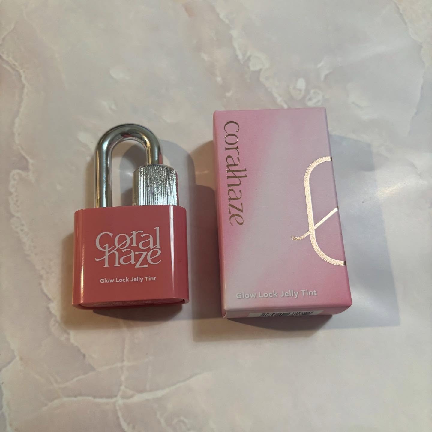 ボリューマイジングフォンデュリップ B01 オブテイン/Coralhaze/口紅を使ったクチコミ（2枚目）