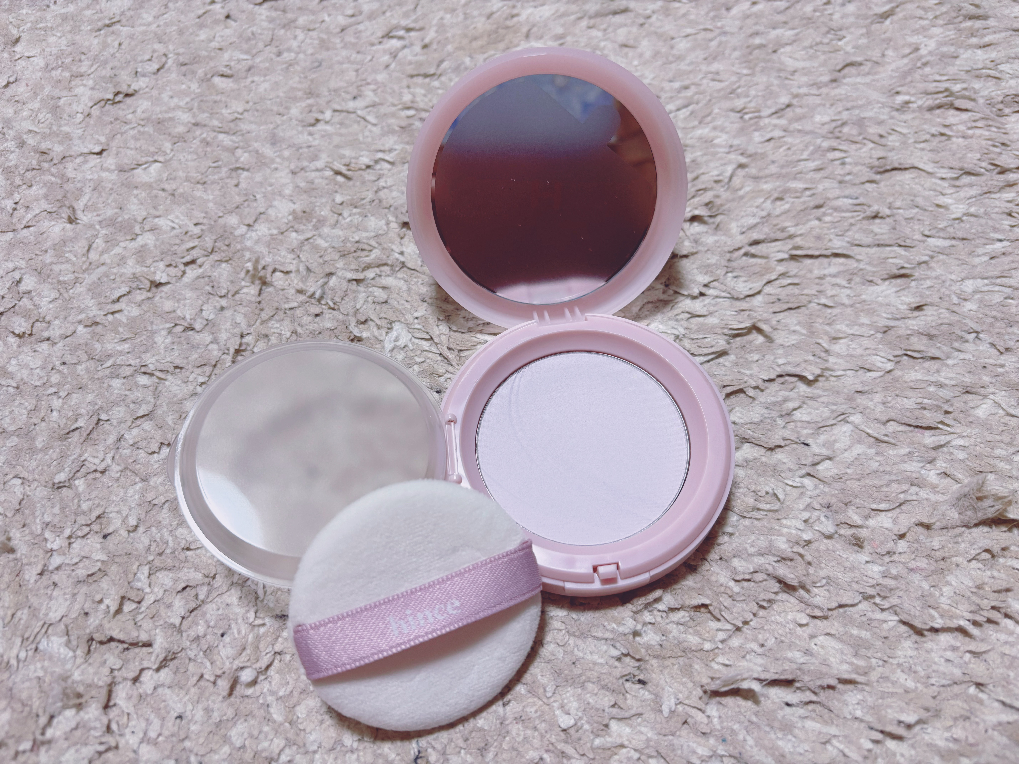 セカンドスキンエアリーパウダー AP001 ラベンダー/hince/プレストパウダーを使ったクチコミ（2枚目）