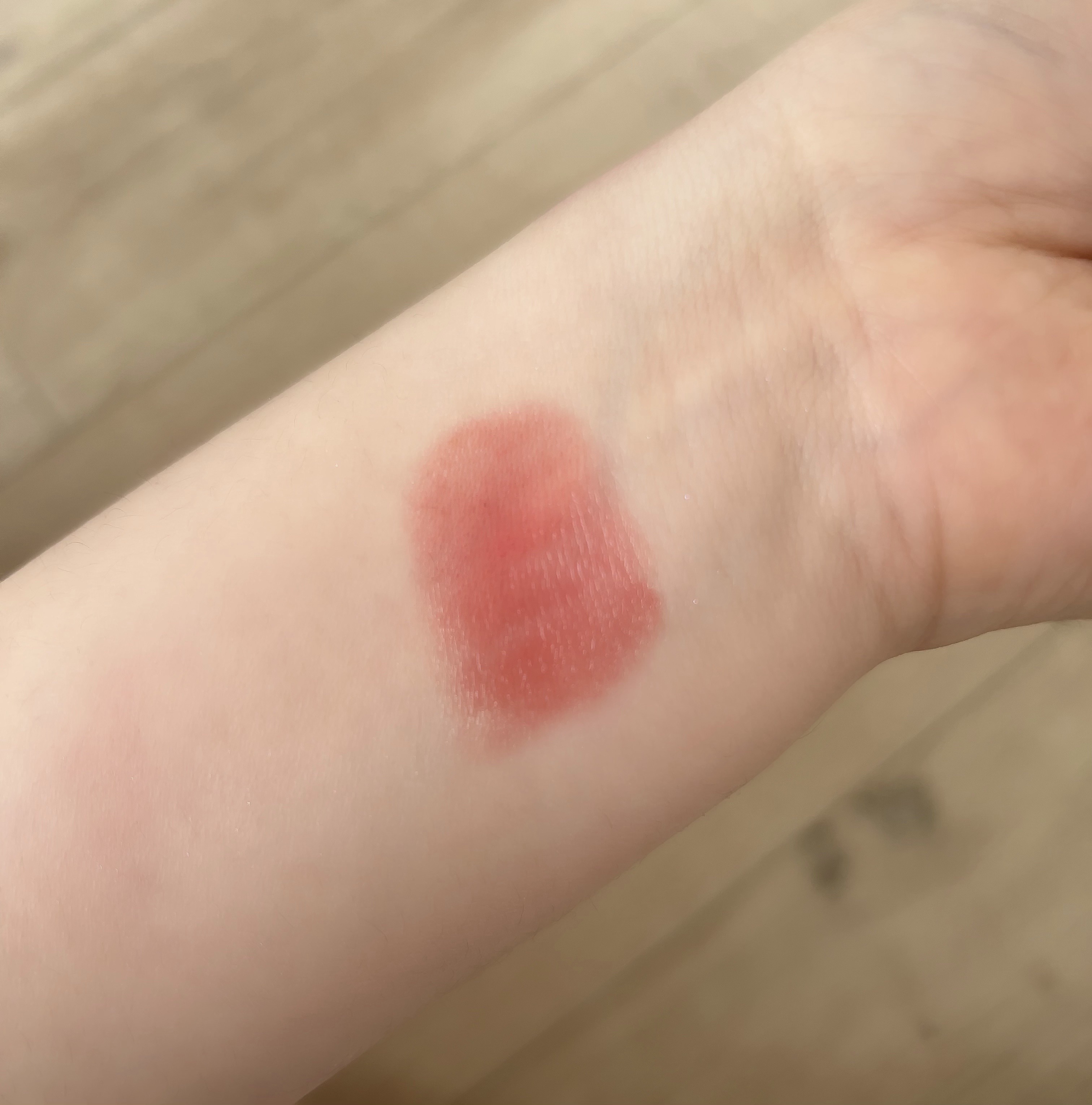 CHANEL レベージュヘルシーグロウ　シアーカラースティックのクチコミ「最高の一言です。

シャネルの水チークを買いにいったのですが、こちらをオススメされ発色の丁度よ.....」（2枚目）