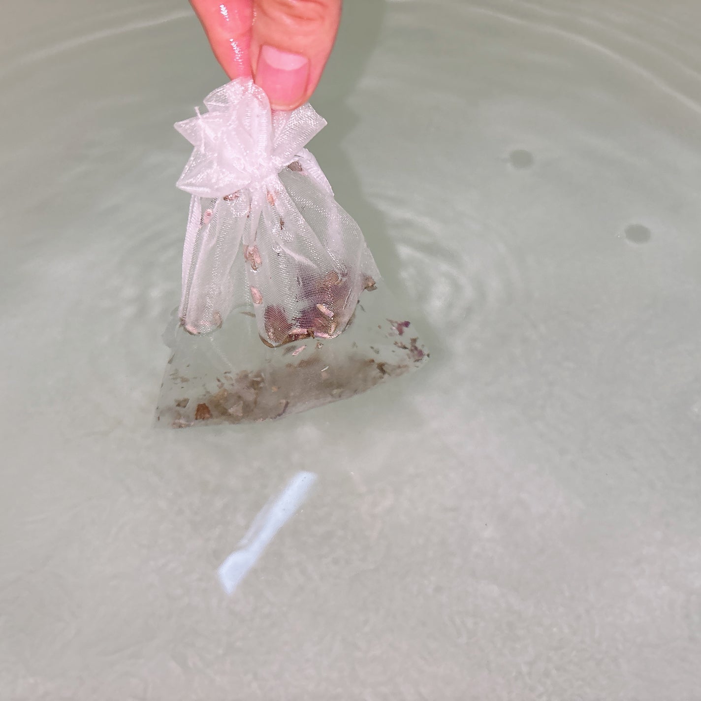 EASECBD バスソルト エプソムソルト&ヒマラヤ岩塩とドライハーブ3種/EASECBD/入浴剤を使ったクチコミ(8枚目)