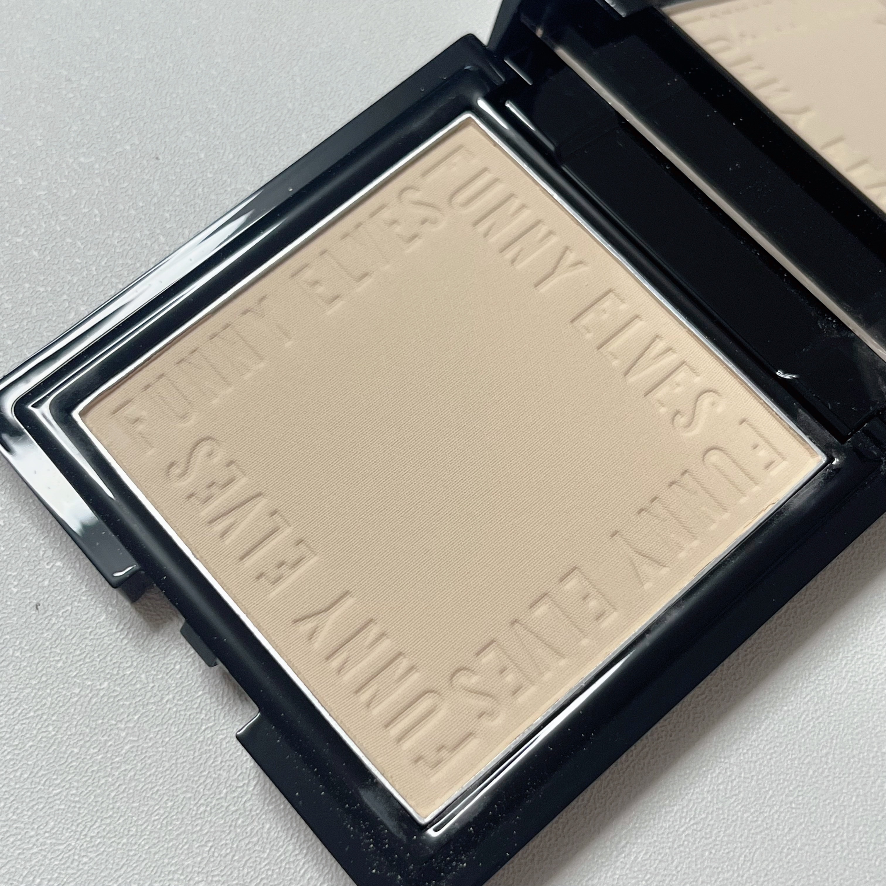 UVソフトマットプレストパウダー/FUNNY ELVES方里/プレストパウダーを使ったクチコミ（3枚目）