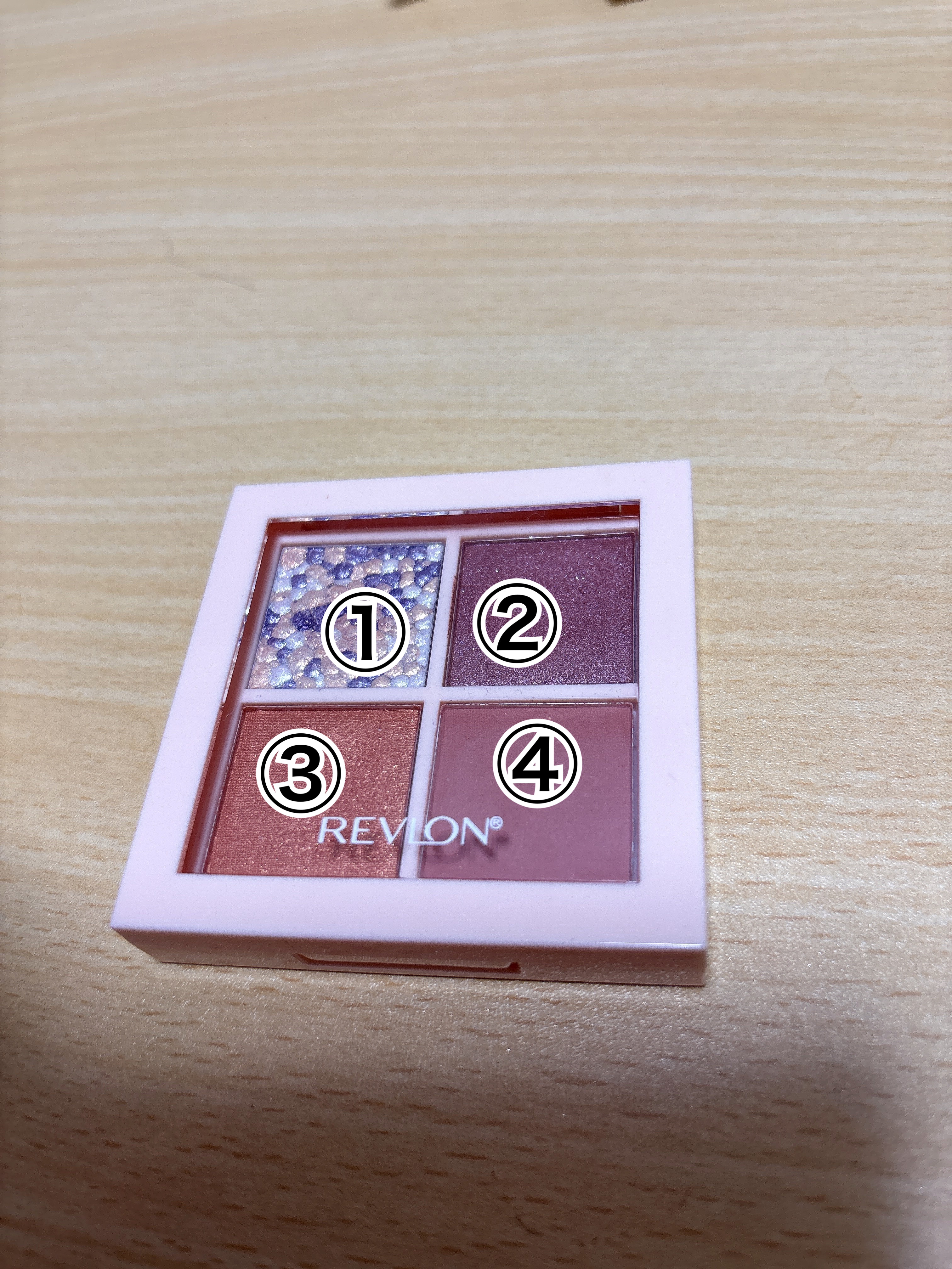 レブロン ダズル アイシャドウ クアッド/REVLON/アイシャドウパレットを使ったクチコミ（2枚目）