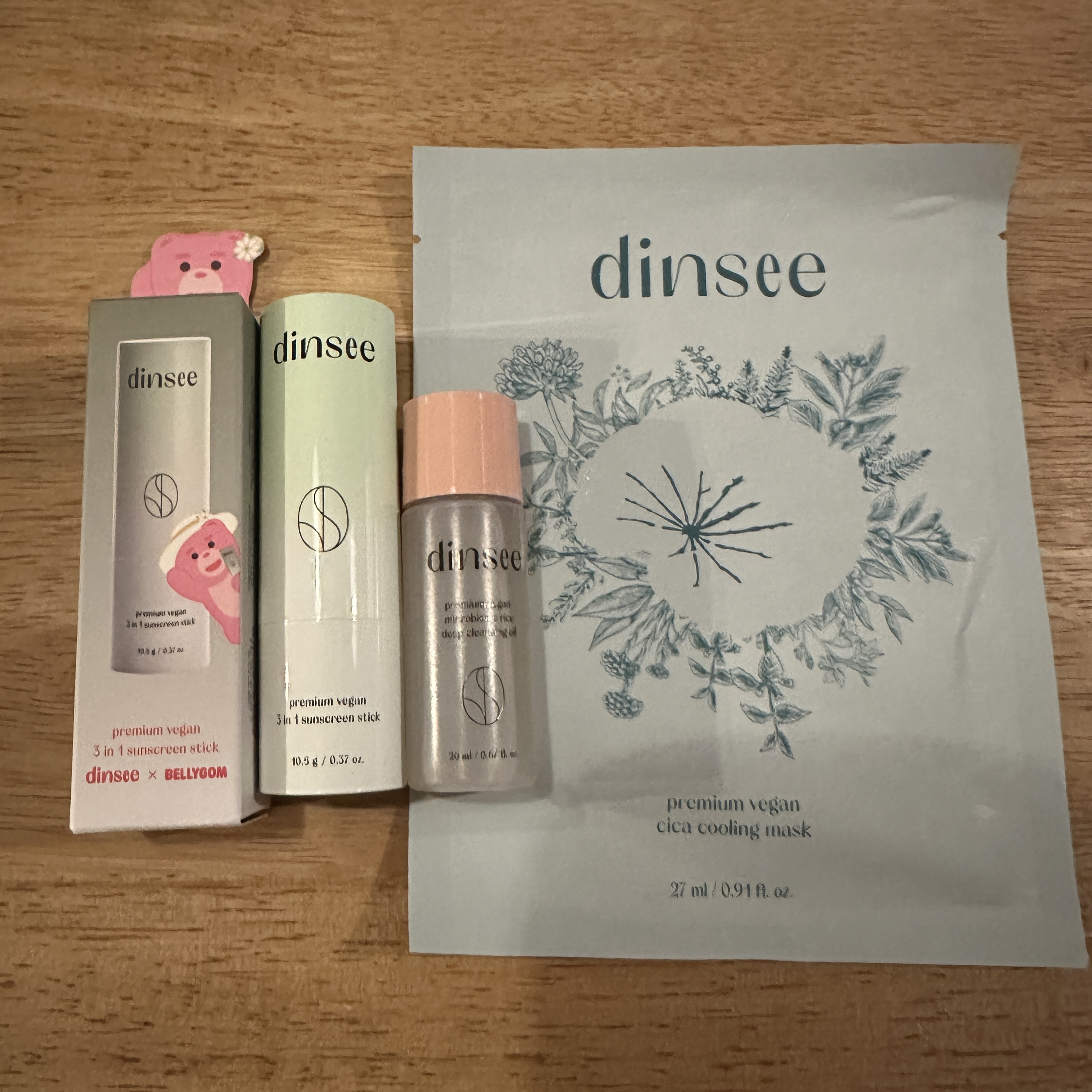 dinsee プレミアムビーガン3 in 1サンスティックSPF50+PA++++のクチコミ「Qoo10のセールで購入💕
お安かったのにおまけまで…dinseeさん神ですか⁉️と感動🥹✨
.....」（1枚目）