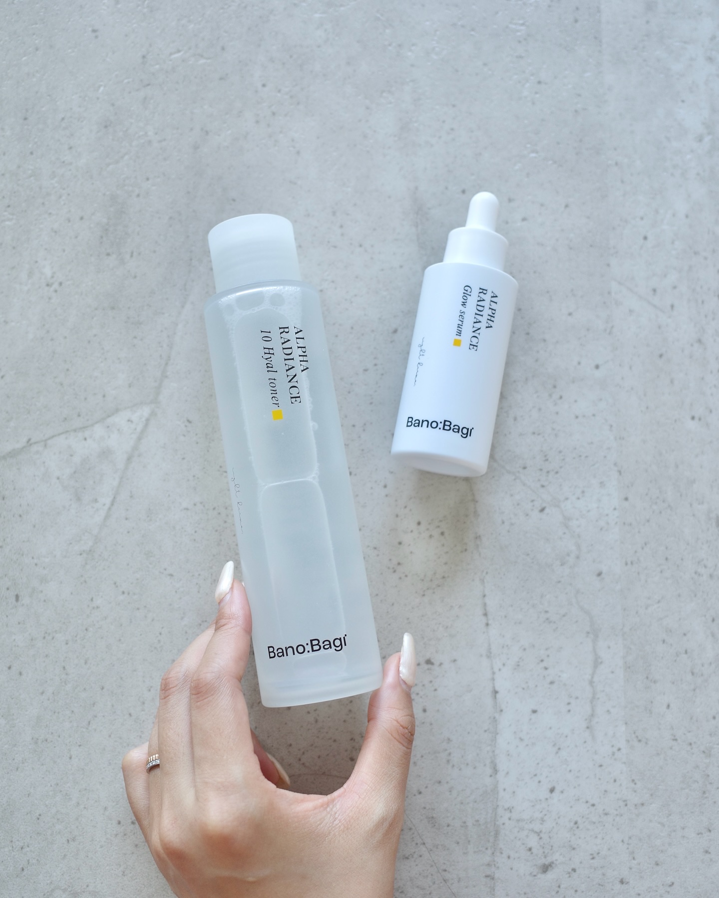 信頼しているドクターズコスメ @banobagi_japan さんから 透明感チャージのスキンケアアイテムをいただきました🥼✨

✔︎ アルファラディアンス10ヒヤトナー
水々しいサラッとしたテクスチャーで 内側からしっかりと保湿される使