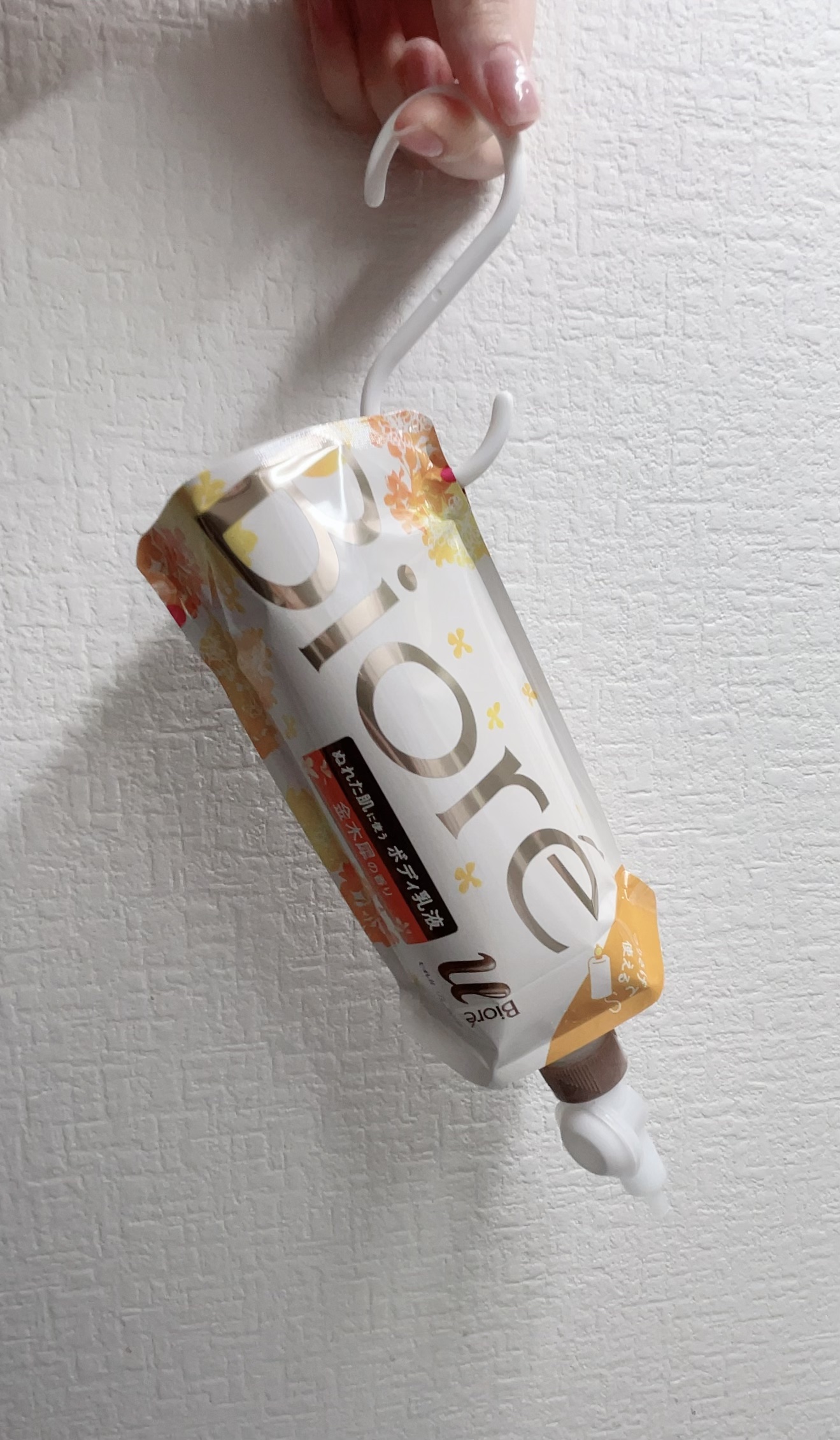 ザ ボディ ぬれた肌に使うボディ乳液 金木犀の香り セット(フック+ノズル+つりさげパック300ml)/ビオレu/ボディミルクを使ったクチコミ（2枚目）