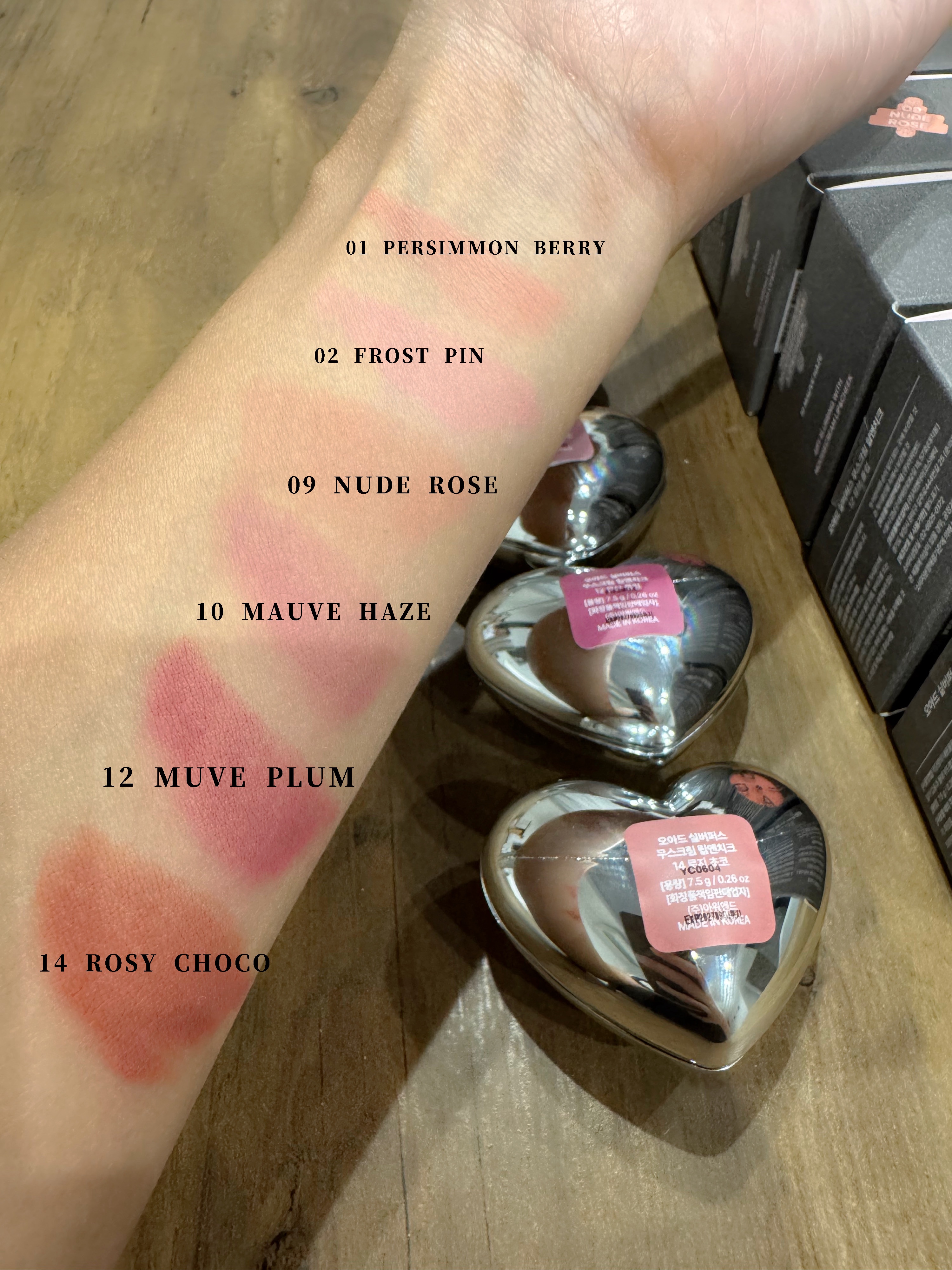 oiad オアド

シルバーパース　ムースクリーム

リップ&チーク💋

雲の☁️ように軽い！！
ムースタイプでふわっと感☁️☁️☁️

可愛いカラーが沢山！

しかもハートでパケも最高。

チークもリップも使えるから是非。