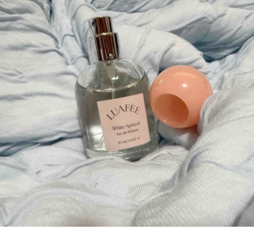 ソリッド パフューム ホワイトアプリコット/LUAFEE/練り香水を使ったクチコミ（1枚目）