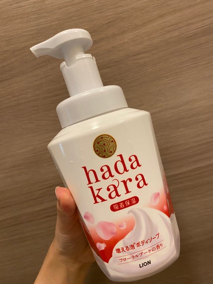 hadakara ボディソープ 泡で出てくるタイプ フローラルブーケの香り 550ml/hadakara/ボディソープの画像