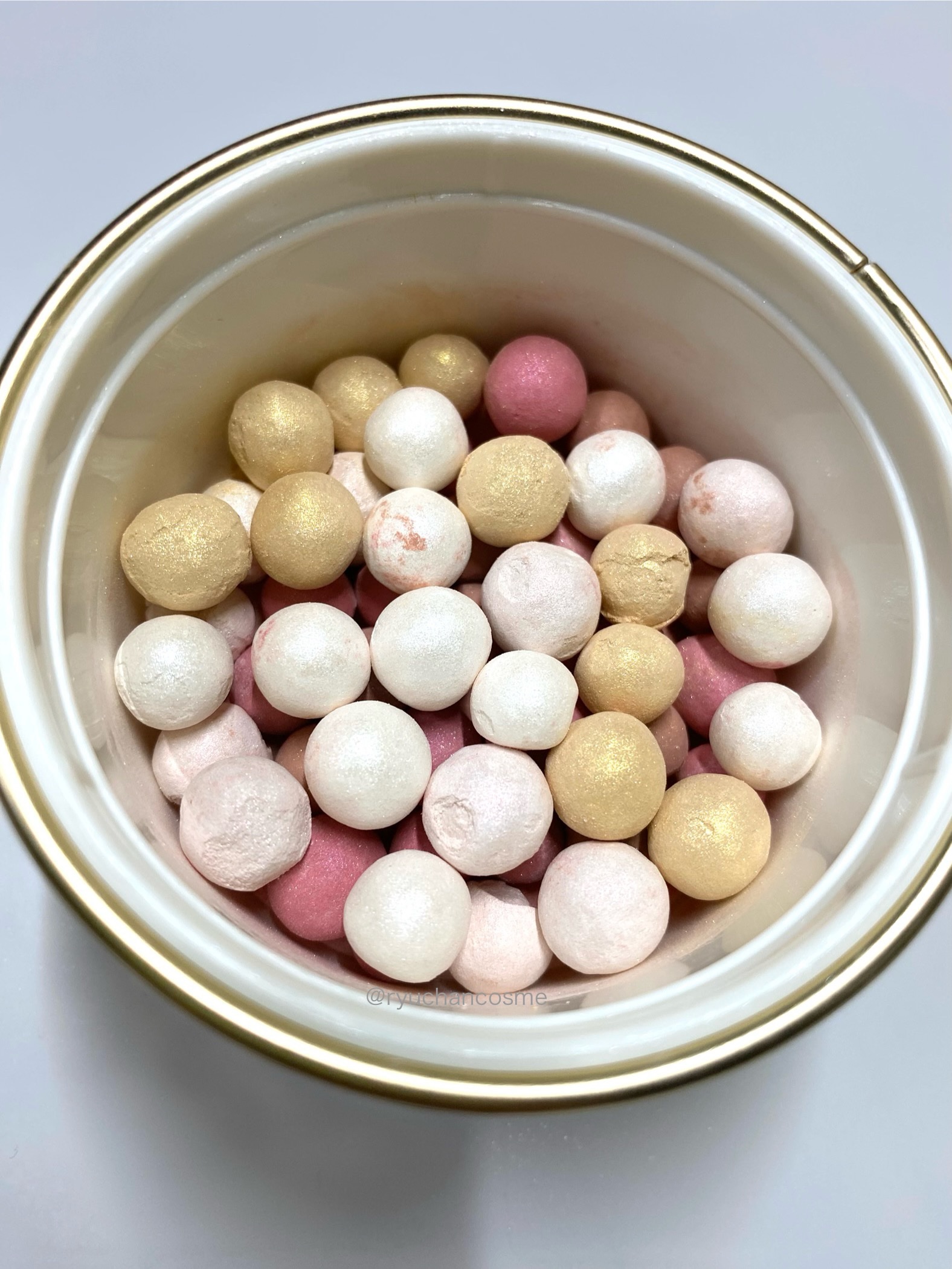 メテオリット ビーユ/GUERLAIN/フェイスパウダーを使ったクチコミ（2枚目）