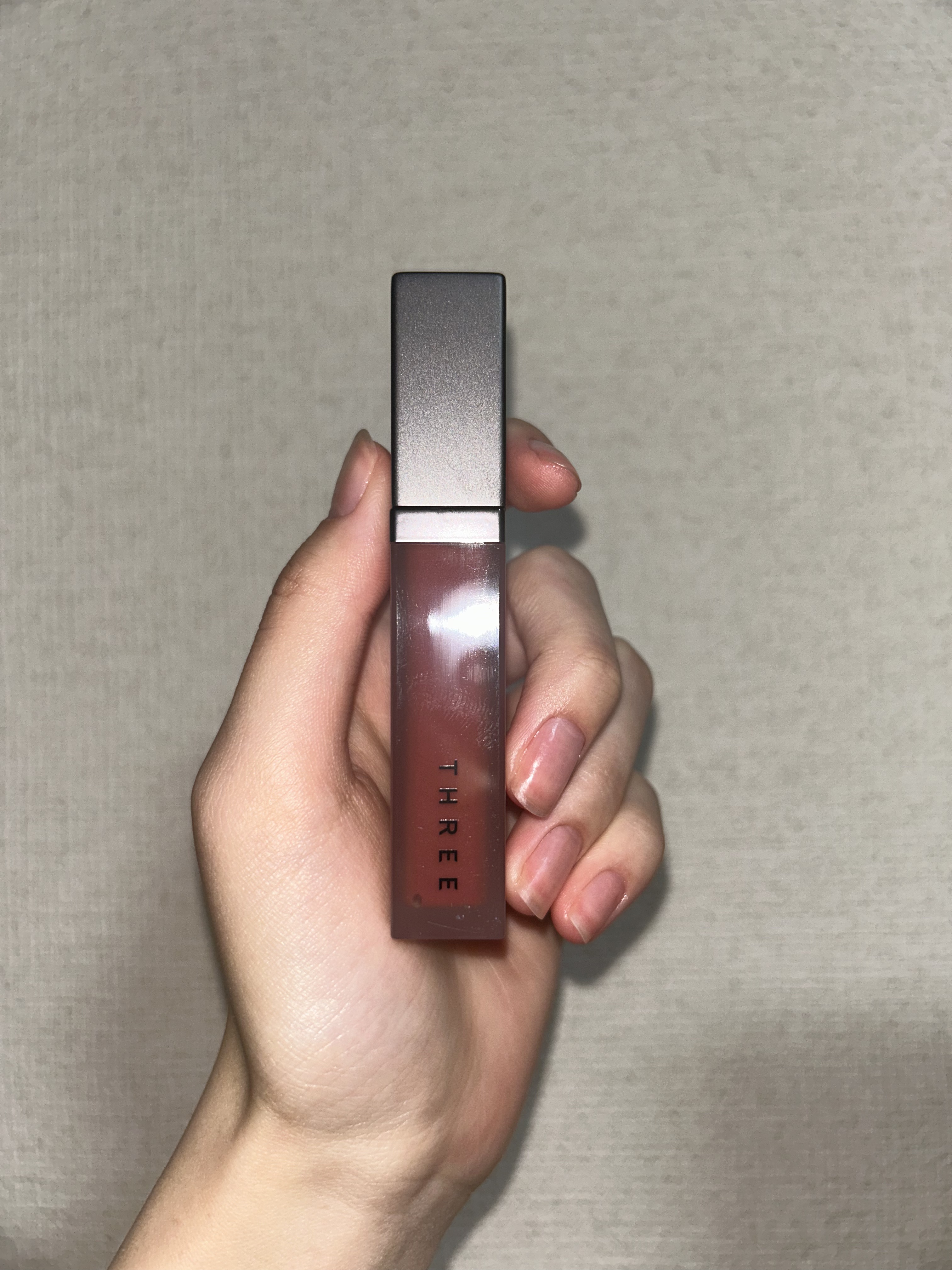 【THREEディヴァインリップジェム06】

友人からプレゼントでいただきました。

ブルベでも使いやすい赤系、ブラウン系で、
大人っぽい雰囲気にしたいときや冬に使いたいです。

#THREE
#THREEディヴァインリップジェム
#FAL