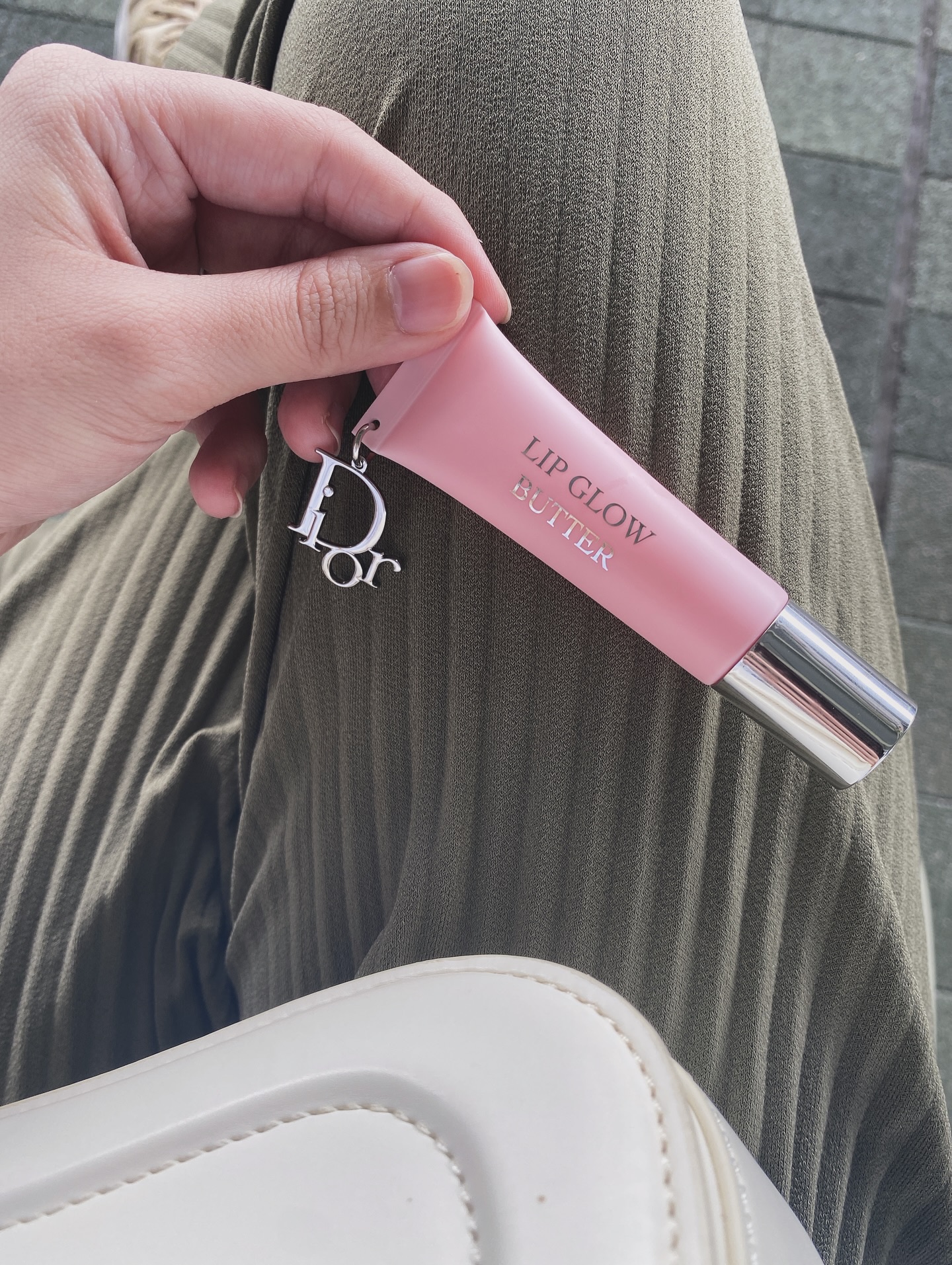 最近の1軍コスメ🪽
リップに重ねるとキラキラかわいい🫣🩷
ネイル復活しようかな〜💅

#diorcosmetics #diorbeauty #ディオールアディクトリップグロウバター #ディオールコスメ