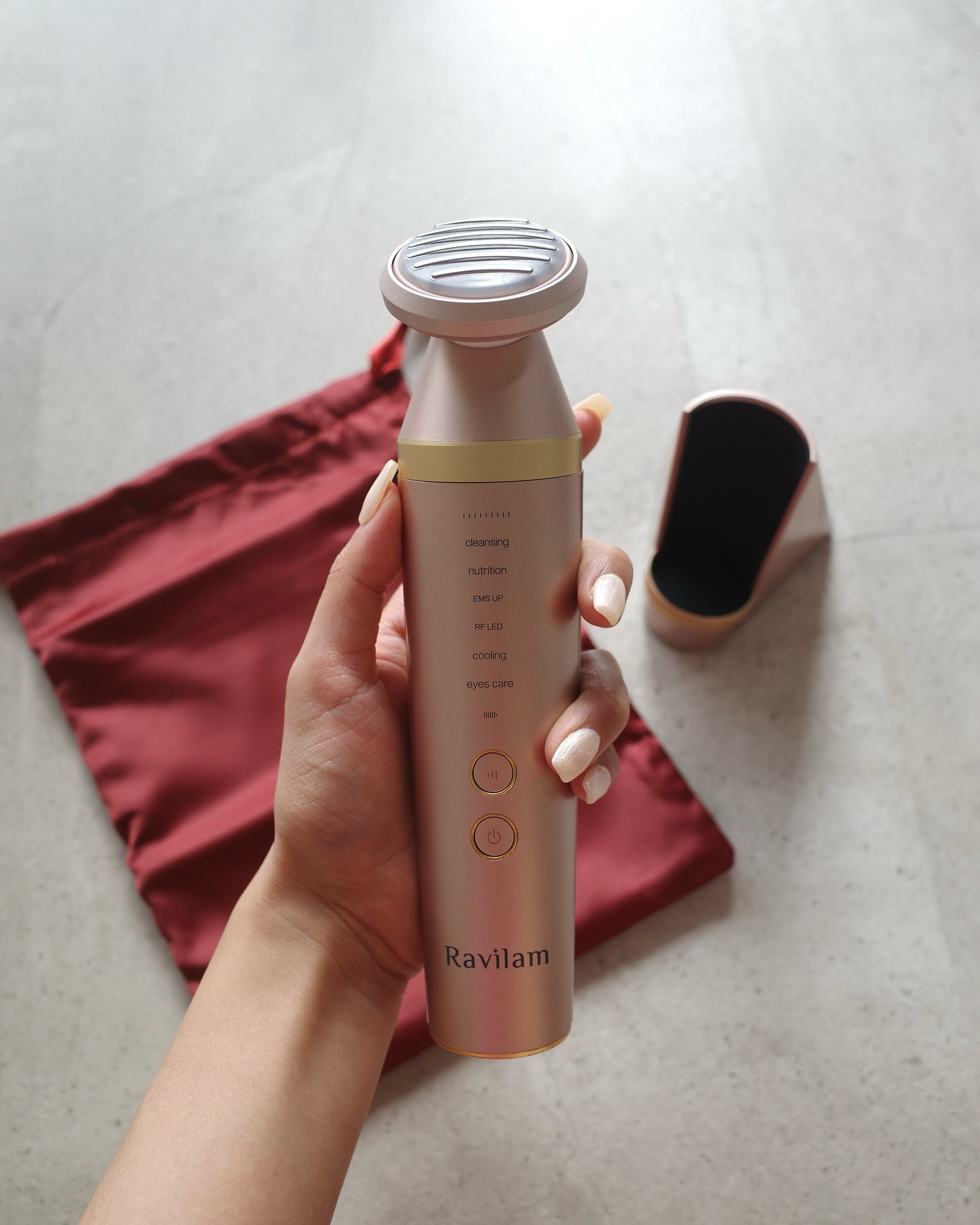 初心者も上級者も満足間違いなしのマルチ美顔器『Ravilam FaceCare+』を #ravilam さんからいただきました🐻✨

6モード7機能で驚きの多機能性😳💕
- Cleansing（クレンジング）
- Nutrition（