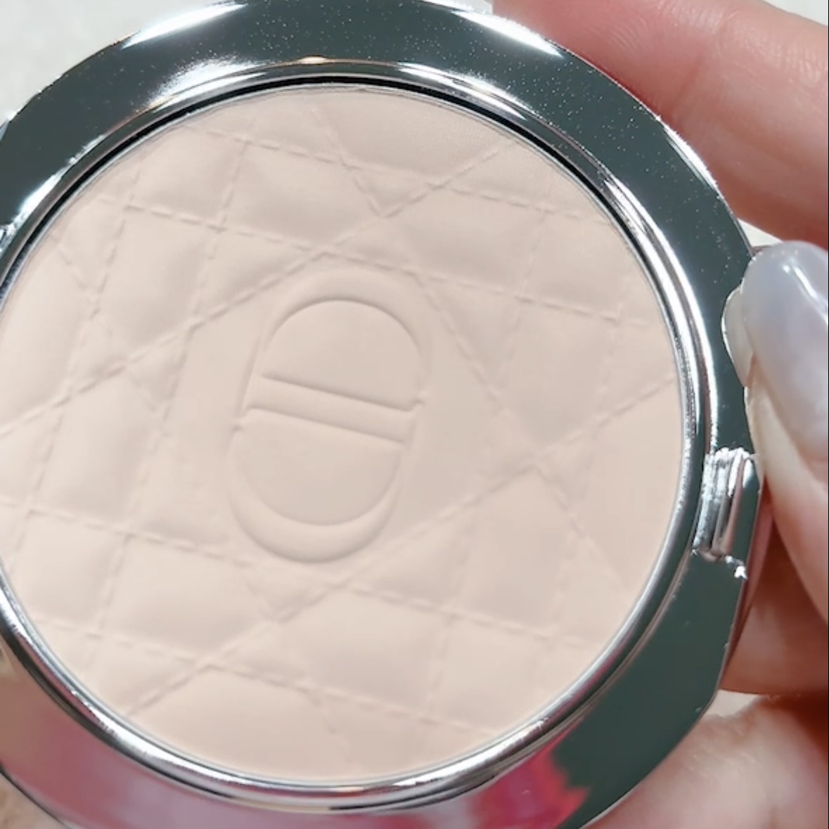 ディオールスキン フォーエヴァー ヌード マット フィルター/Dior/フェイスパウダーを使ったクチコミ（3枚目）