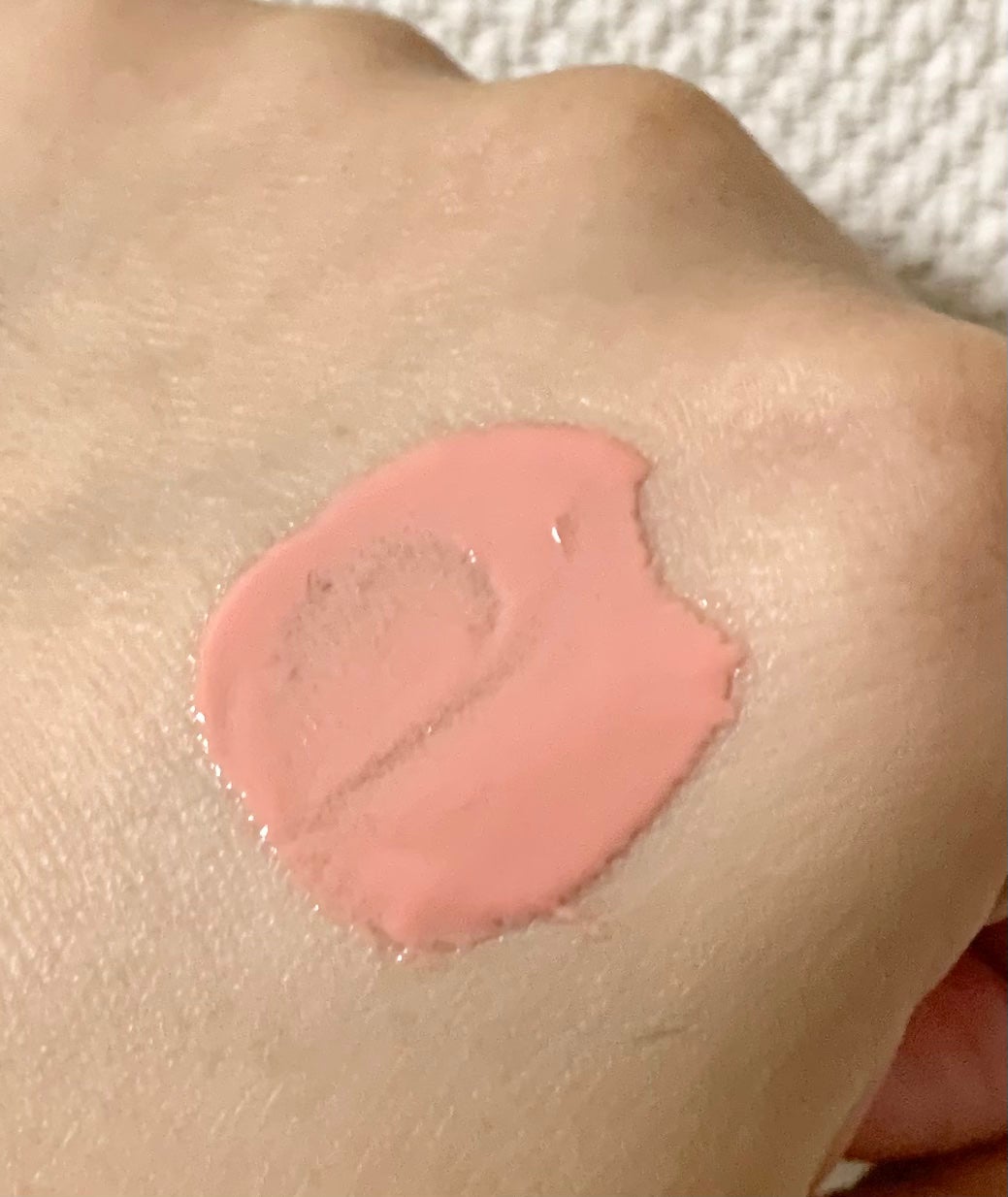 plumping lip gloss/r.e.m.beauty/リップグロスを使ったクチコミ(2枚目)