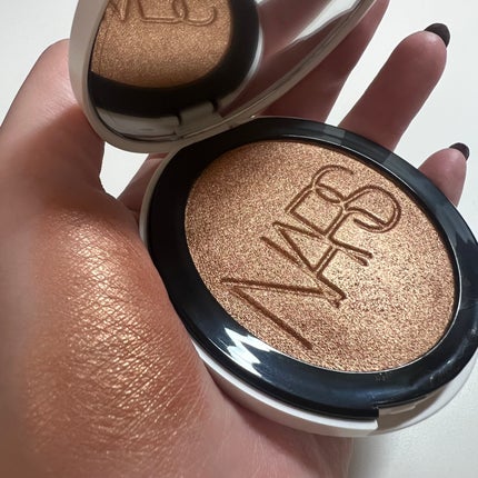 NARS ライトリフレクティング ルミナイジングパウダー/NARS/パウダーハイライトを使ったクチコミ(1枚目)
