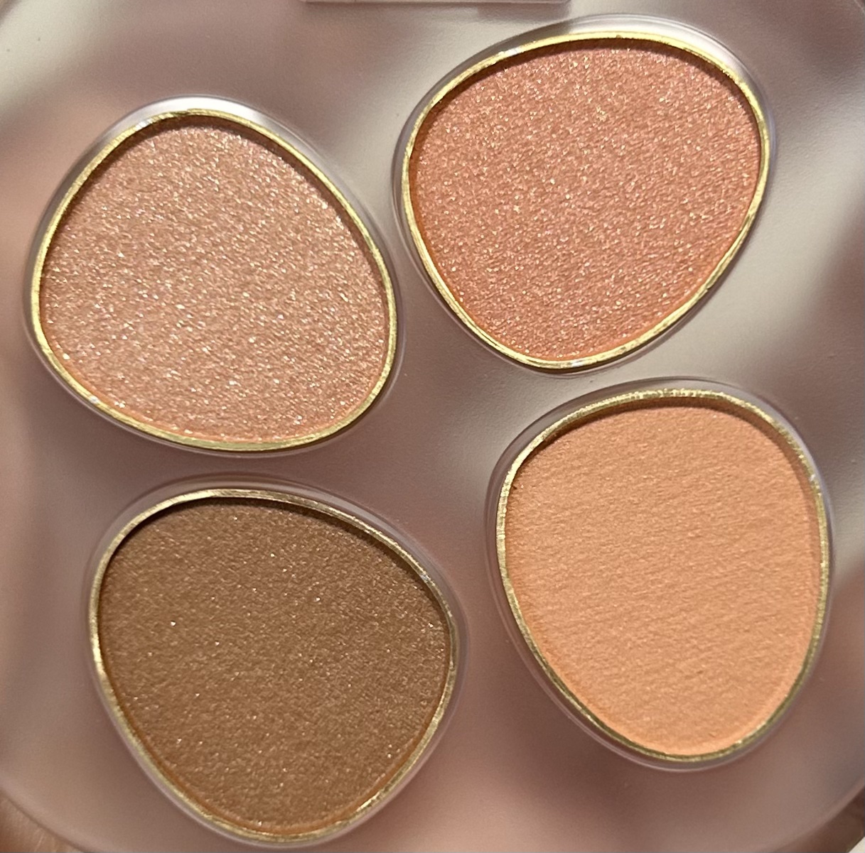 トーン ペタル フロート アイパレット/to/one/アイシャドウパレットを使ったクチコミ（3枚目）