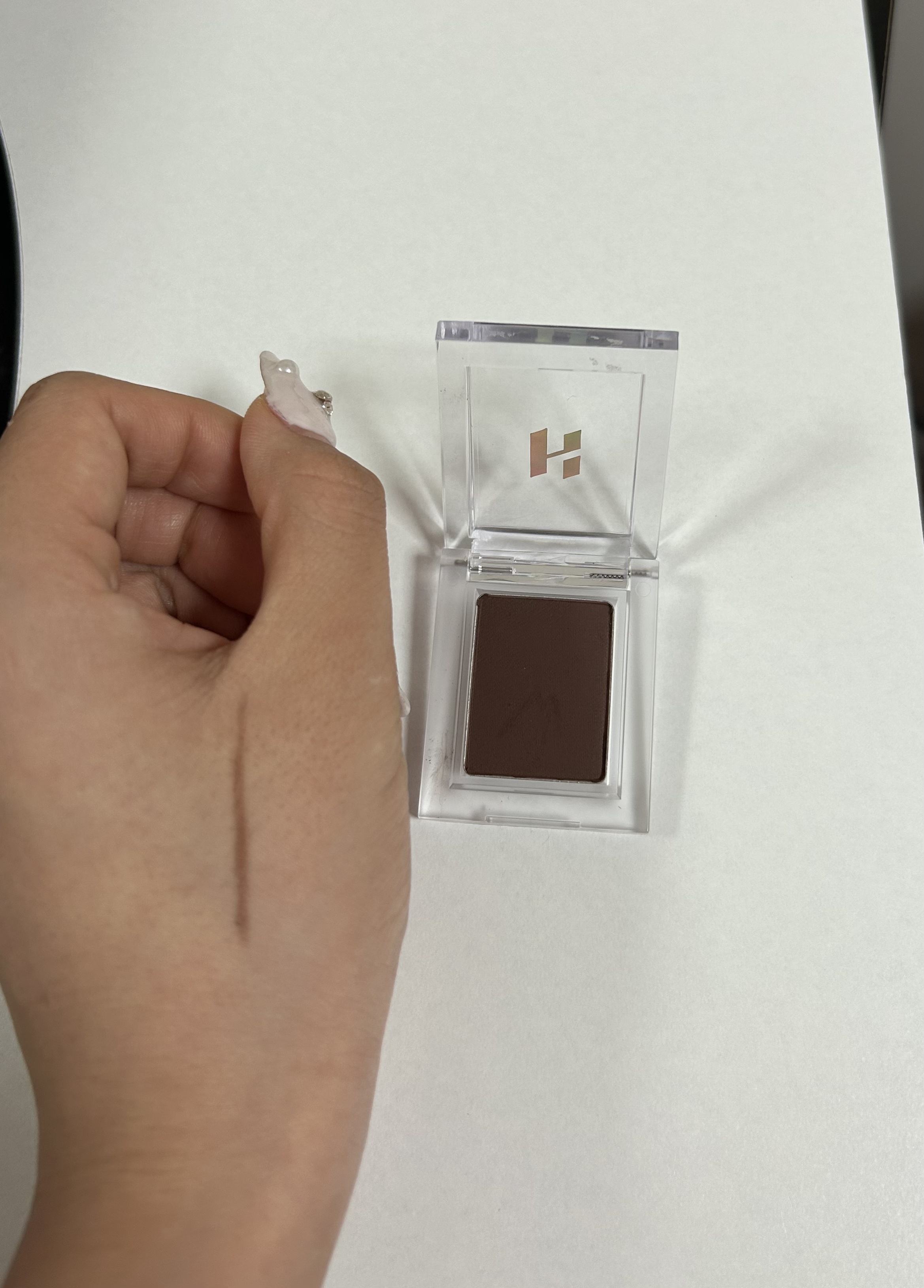 マイフェイブピースアイシャドウ 20 ツーショットアメリカーノ(TWO SHOT AMERICANO)/HOLIKA HOLIKA/単色アイシャドウを使ったクチコミ（2枚目）