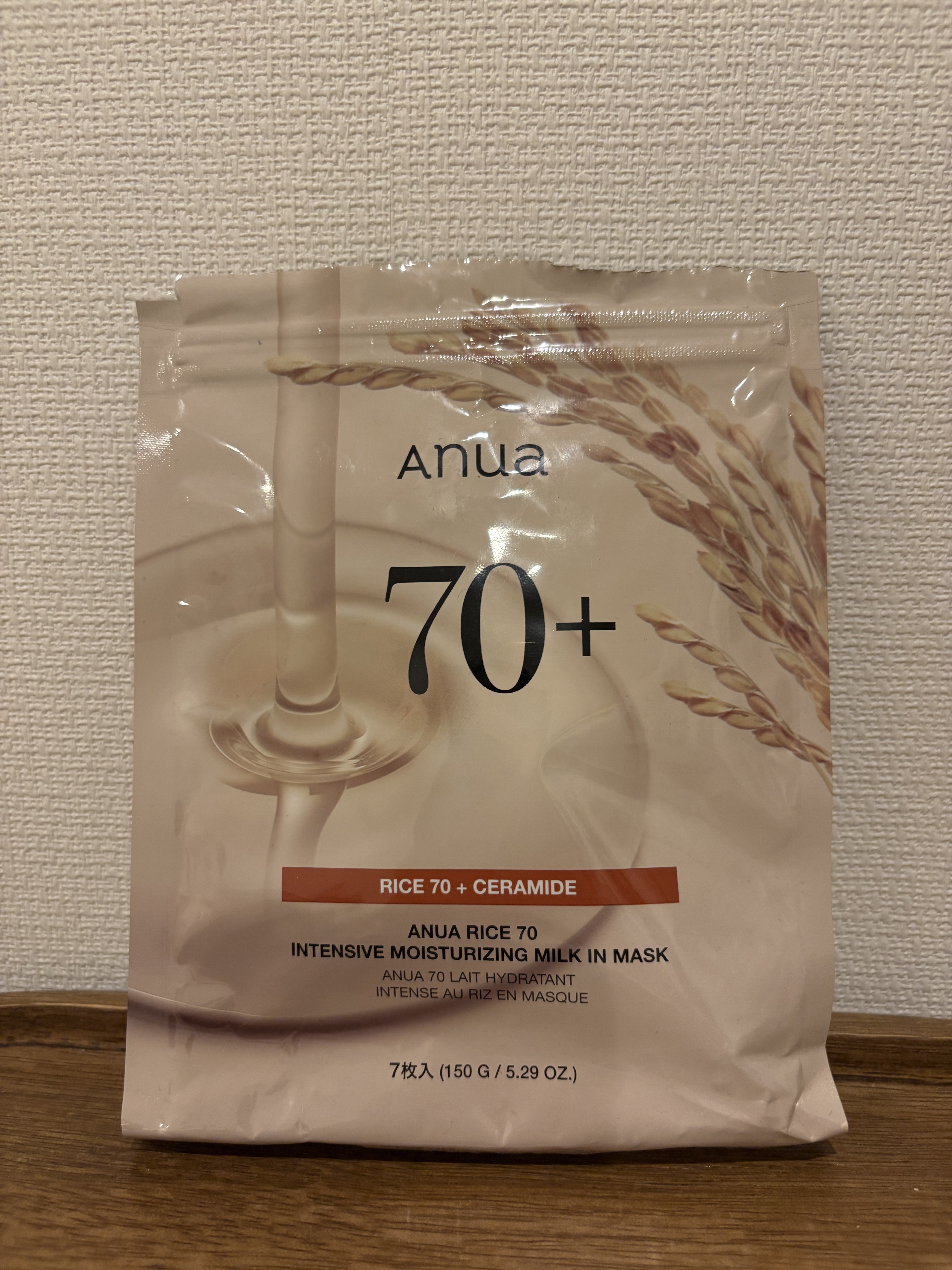 Anua
ライス70インテンシブモイスチャーライジングミルクマスク

anuaのパックの中では私の中で1番好きだったこちら。シートはよく伸びるとまでは言いませんが硬すぎず、付けながら他の作業をしても顔からずり落ちてこないのが良かったです。
