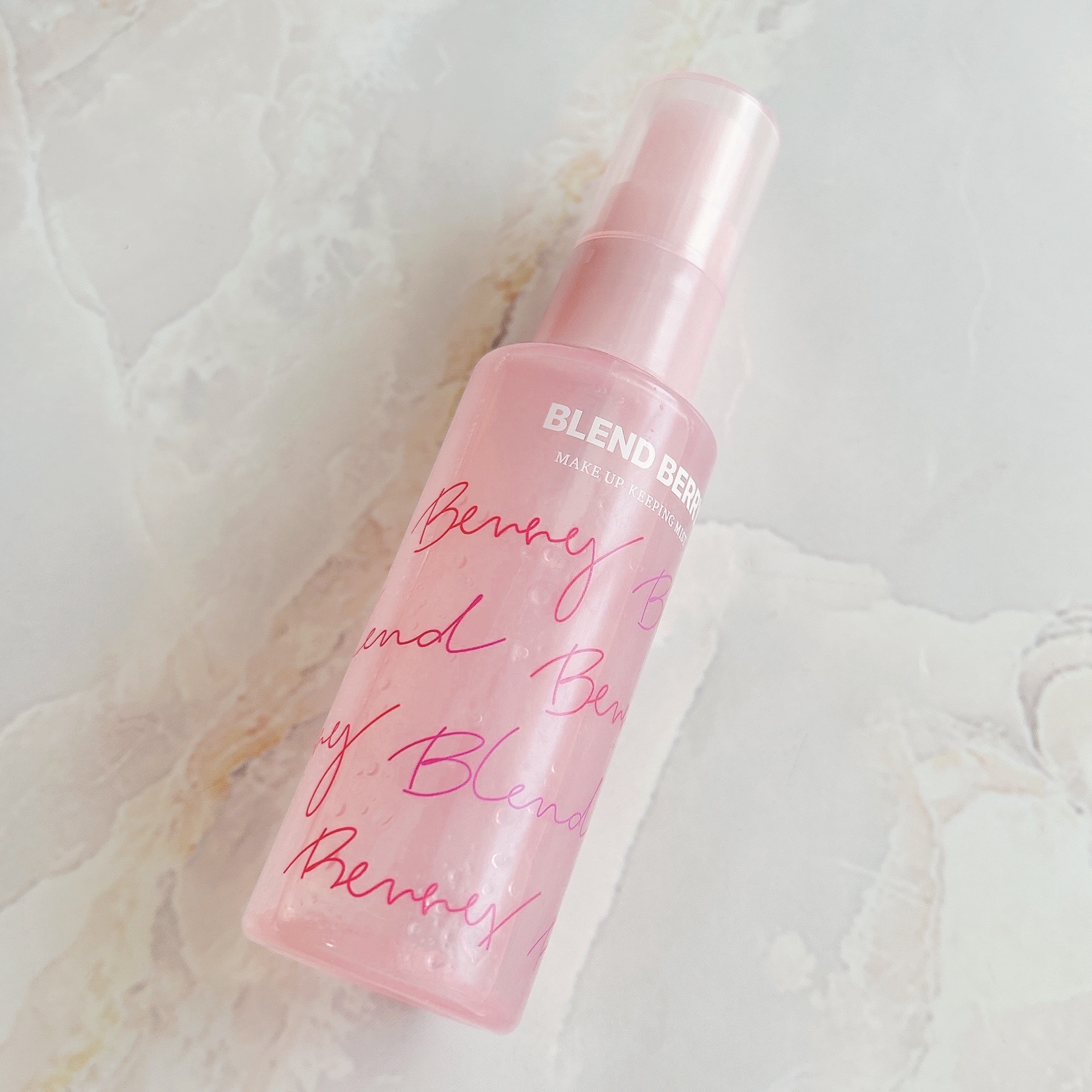 BLEND BERRY
メイクアップ キーピング ミスト

¥1,320

甘い香りがします🫐🥧♡

きっとしないよりはキープしてくれているであろうフィックスミスト🫧

今のところ、崩れにくく使用感いいです！

