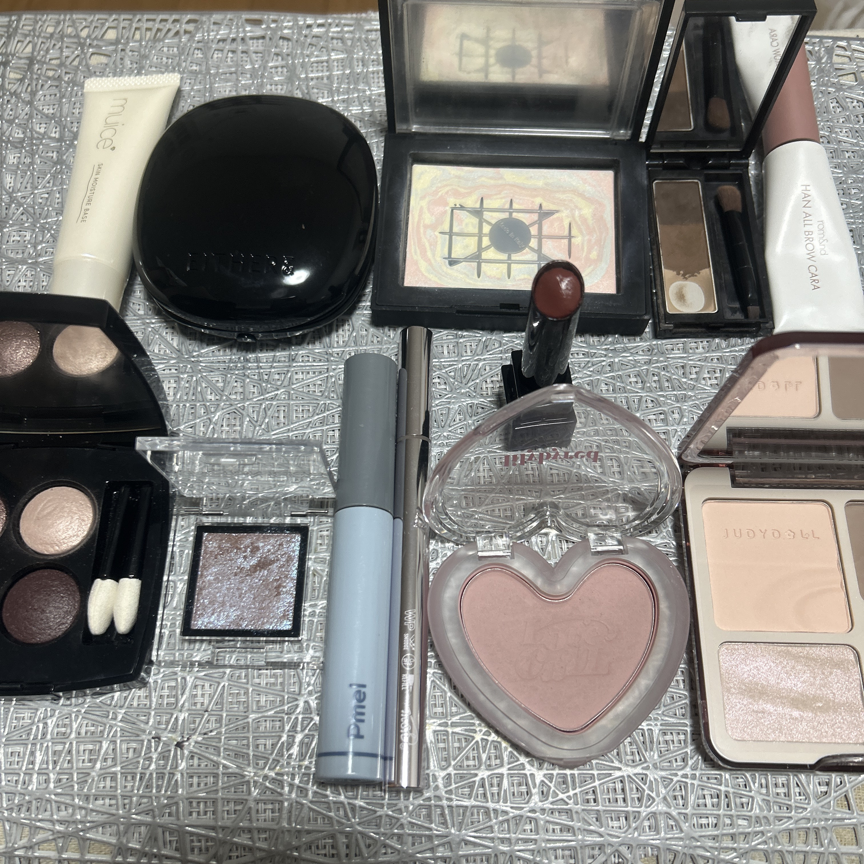 アディクション ザ アイシャドウ スパークル/ADDICTION/単色アイシャドウを使ったクチコミ（2枚目）