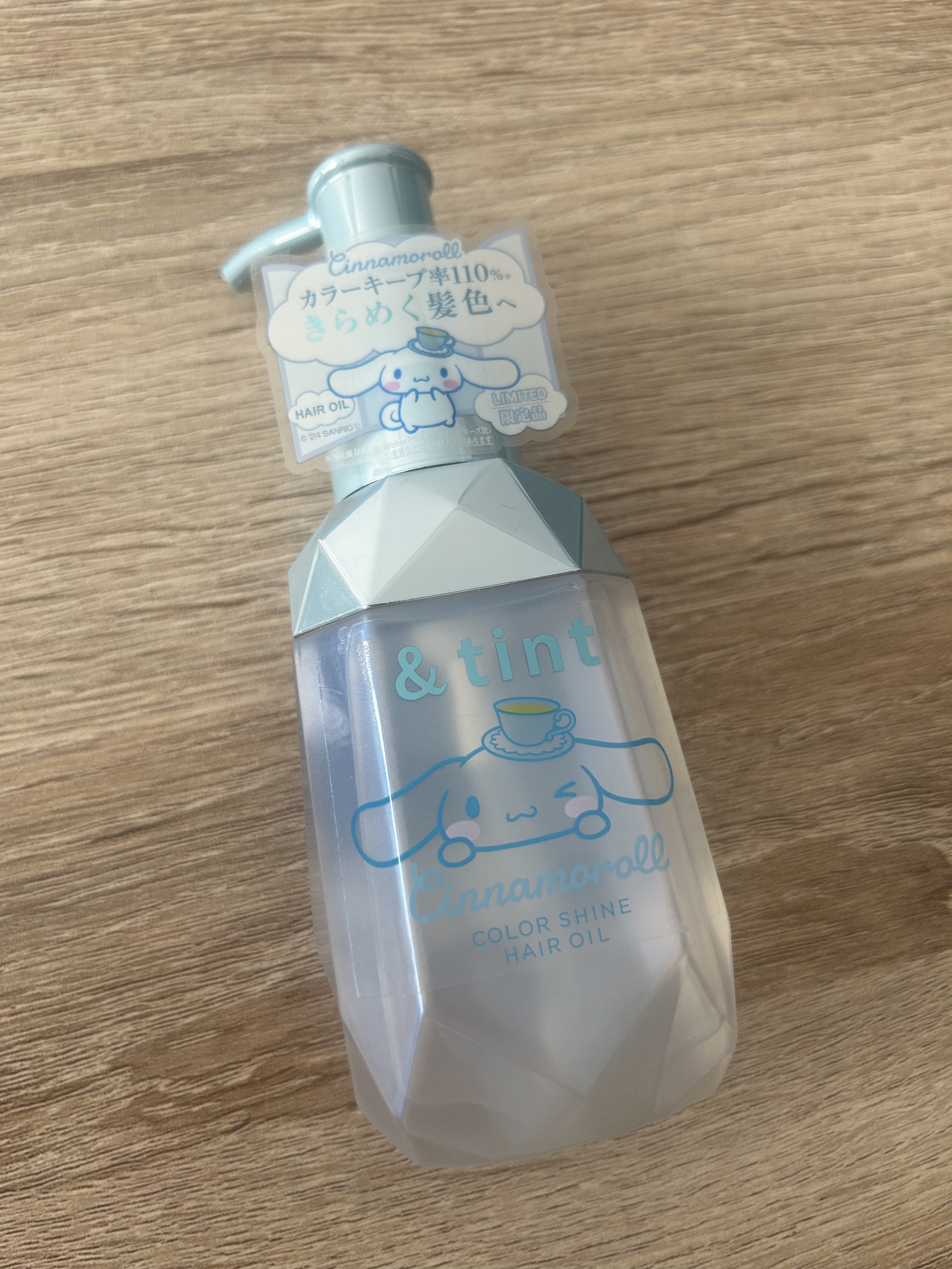 &tint アンドティント カラーシャイン   シナモロール ヘアオイルのクチコミ「&tint
アンドティント カラーシャイン   シナモロール ヘアオイル

最近髪を染めたの.....」（1枚目）