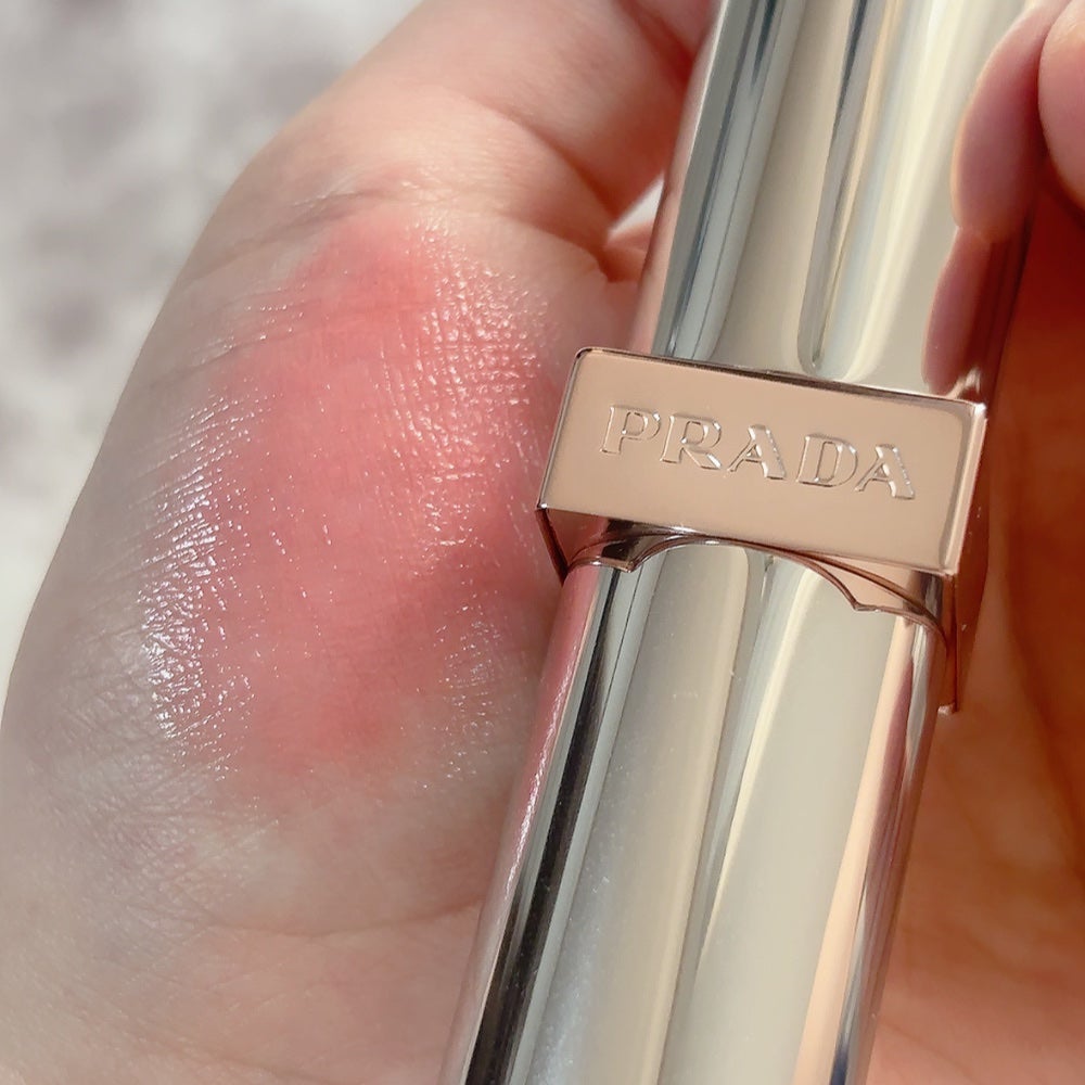 プラダ ライト グローイング リップバーム/PRADA BEAUTY/リップバームを使ったクチコミ(2枚目)
