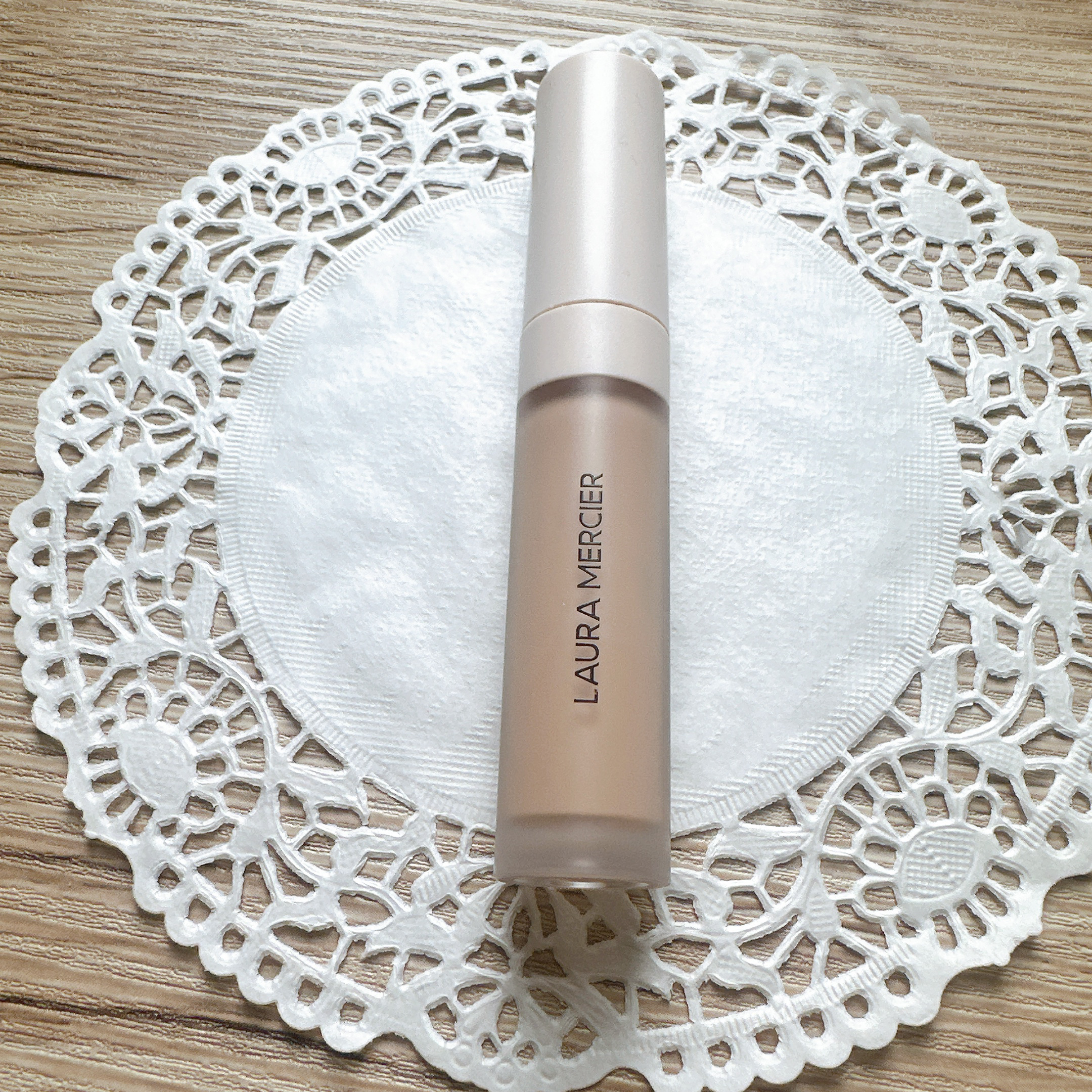 リアル フローレス ウェイトレス パーフェクティング コンシーラー/ローラ メルシエ/リキッドコンシーラーを使ったクチコミ（2枚目）