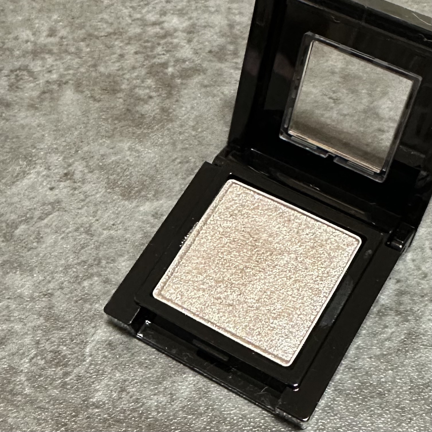 ヴィセ アヴァン シングルアイカラー/Visée/単色アイシャドウを使ったクチコミ（2枚目）