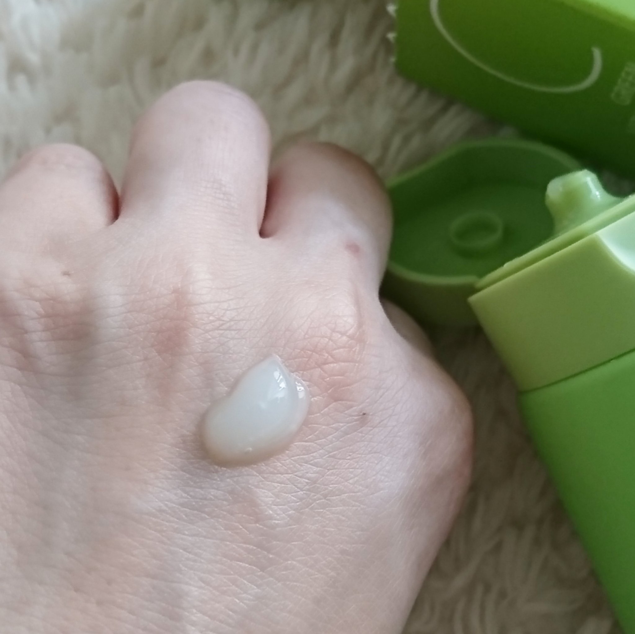 アリウル グリーンビタミンC ハイドレーティングクリーム/Ariul/フェイスクリームを使ったクチコミ（2枚目）