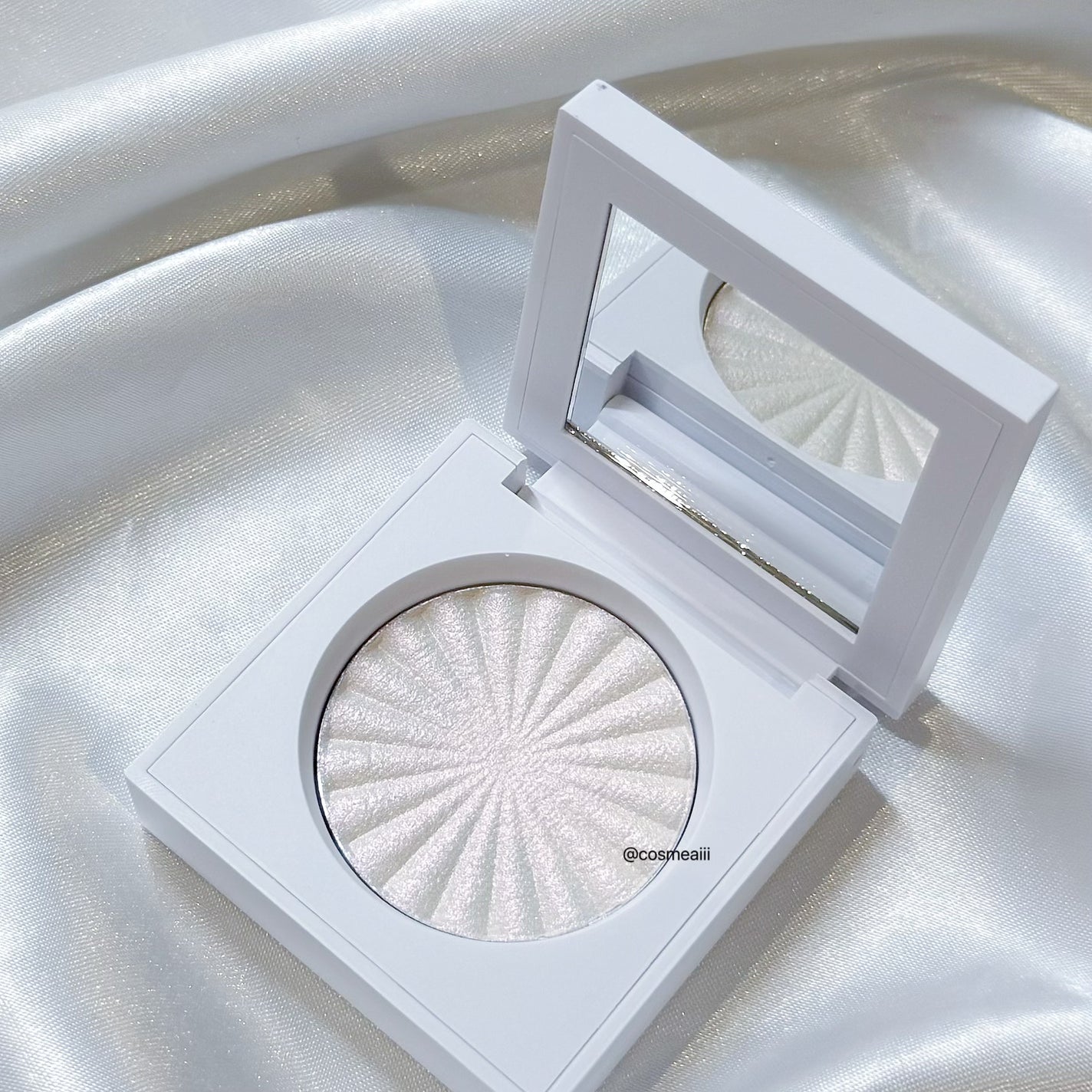 OFRA mini Highlighter/Ofra Cosmetics/パウダーハイライトを使ったクチコミ(3枚目)
