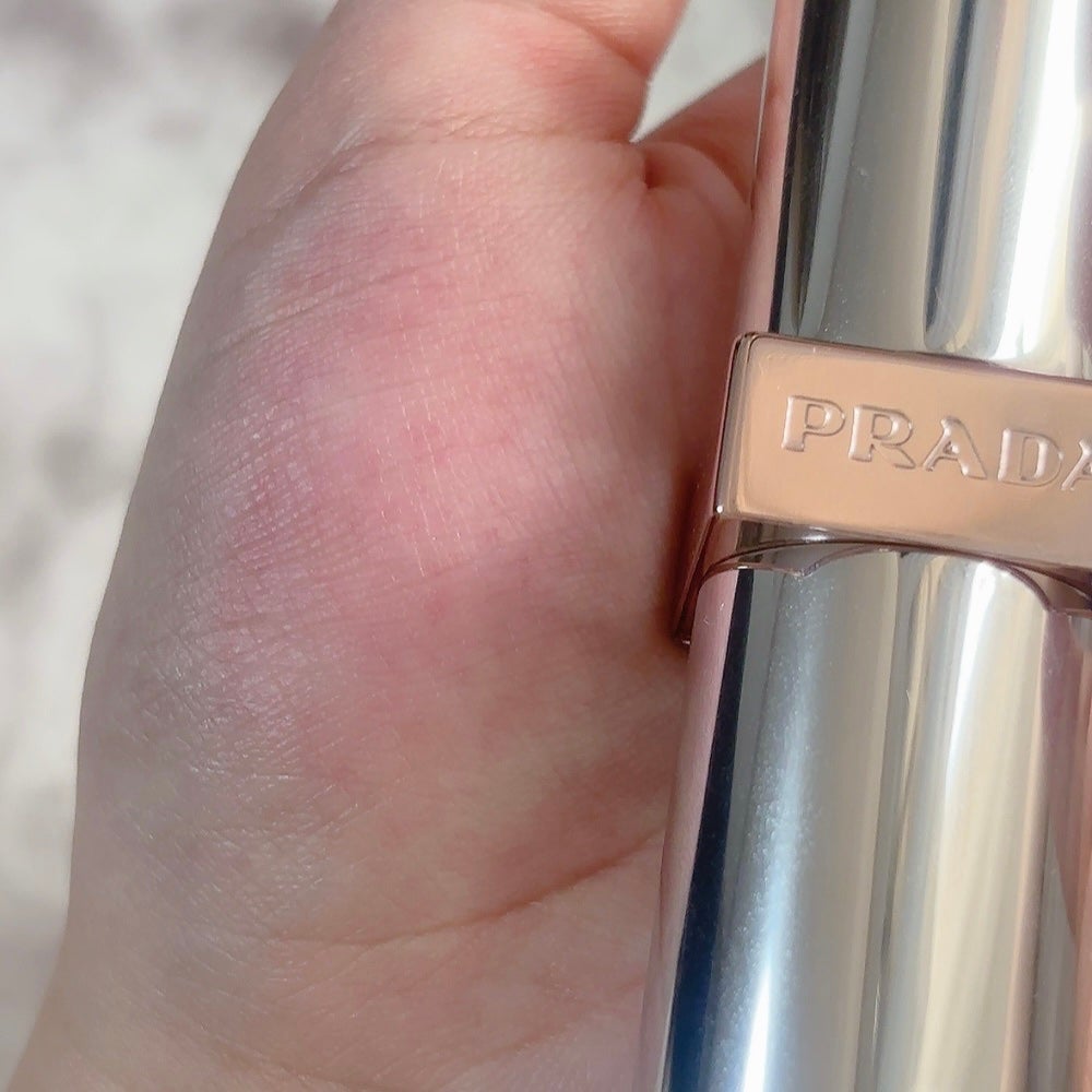 プラダ ライト グローイング リップバーム/PRADA BEAUTY/リップバームを使ったクチコミ(5枚目)
