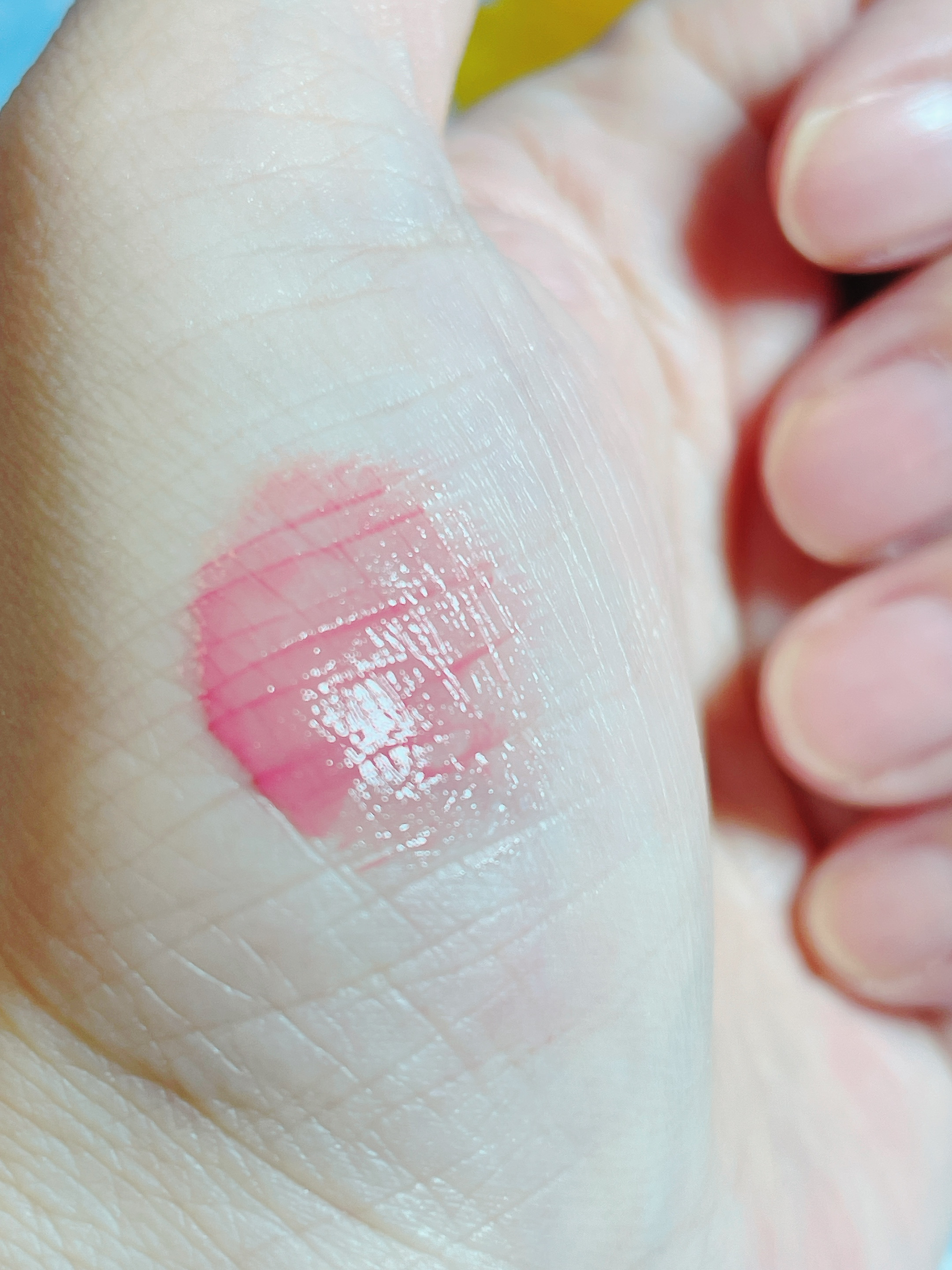 ラスティンググロスリップ/CEZANNE/口紅を使ったクチコミ（2枚目）