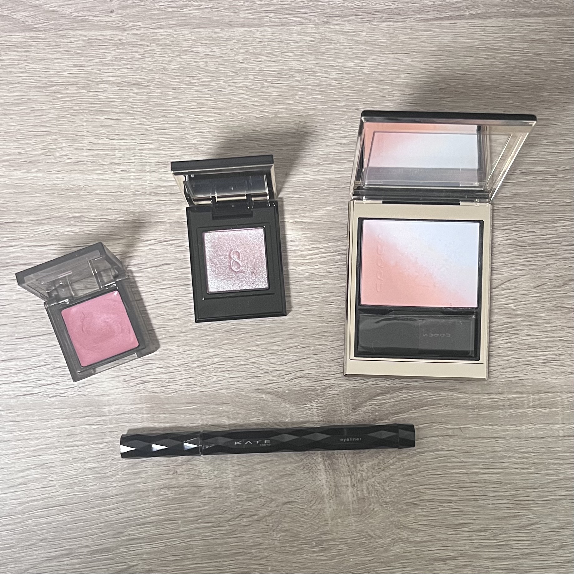 セルヴォーク インフィニトリー カラー N EX03 Saucy Girl/Celvoke/単色アイシャドウを使ったクチコミ（1枚目）