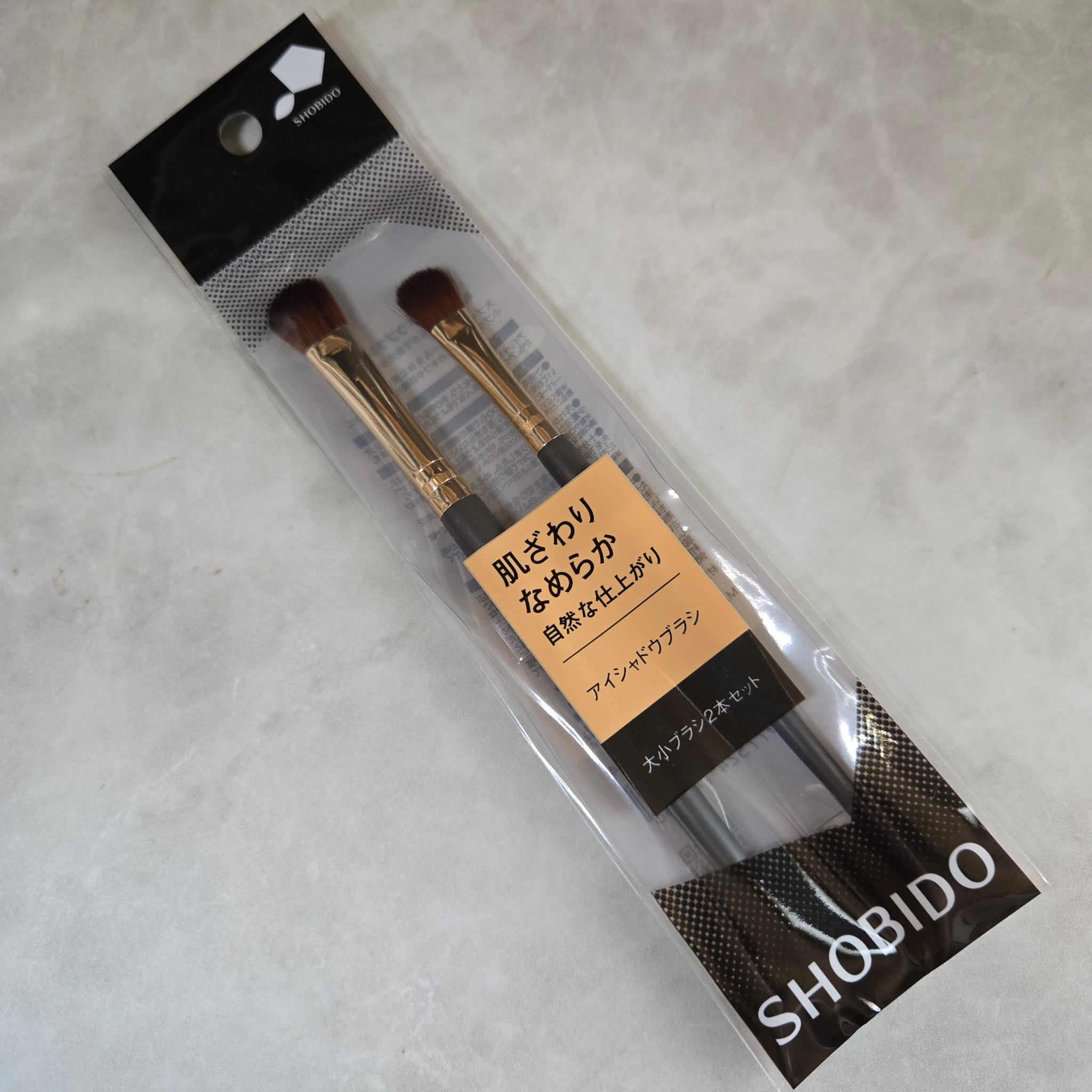 LIPSプレゼントでいただきました、ありがとうございます。

SHOBIDO アイシャドウブラシセット

ちょうど使いやすい大きさのブラシ2本セットです。
肌触り優しく滑らかで手頃なお値段なのでありがたいです。
ブラシを使った方が丁寧なアイ