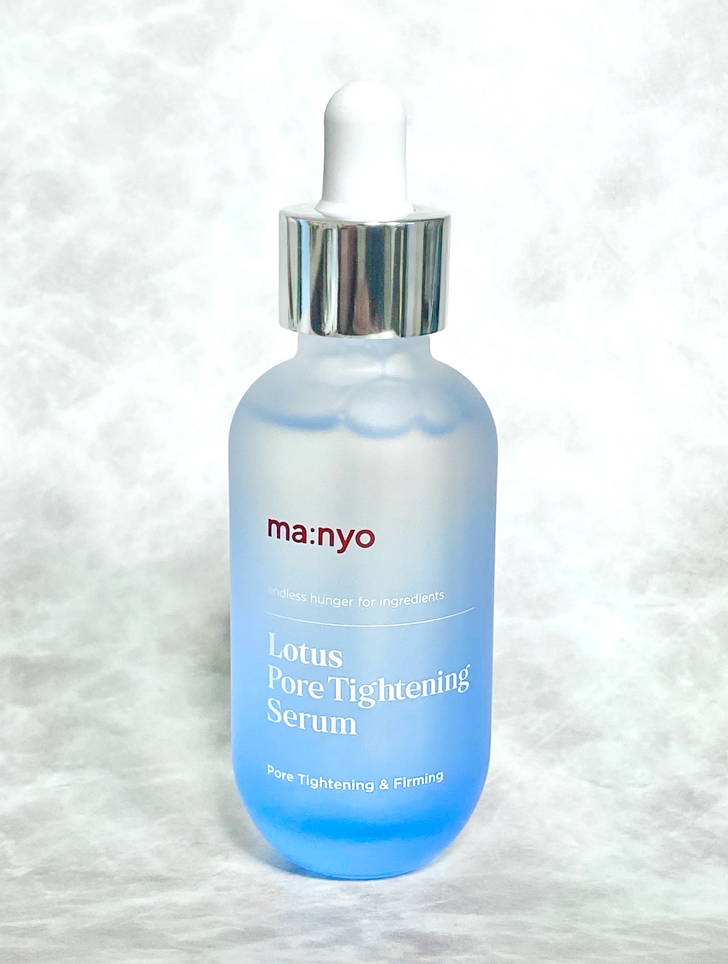 manyo ロータス ポア タイトニング セラム

▼こんな方におすすめ
・夏場、ベースメイクの仕上がりにムラが出やすい
・テカリやヨレが気になる
・毛穴まわりの乾燥やザラつきが気になる
・スキンケアで肌のキメを整えたい
・ベタつくスキンケ