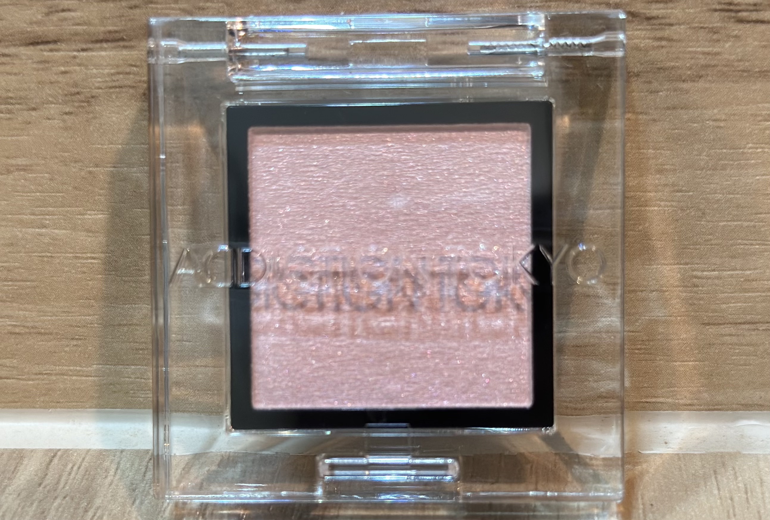  アディクション　ザ アイシャドウ プリズム/ADDICTION/単色アイシャドウを使ったクチコミ（2枚目）