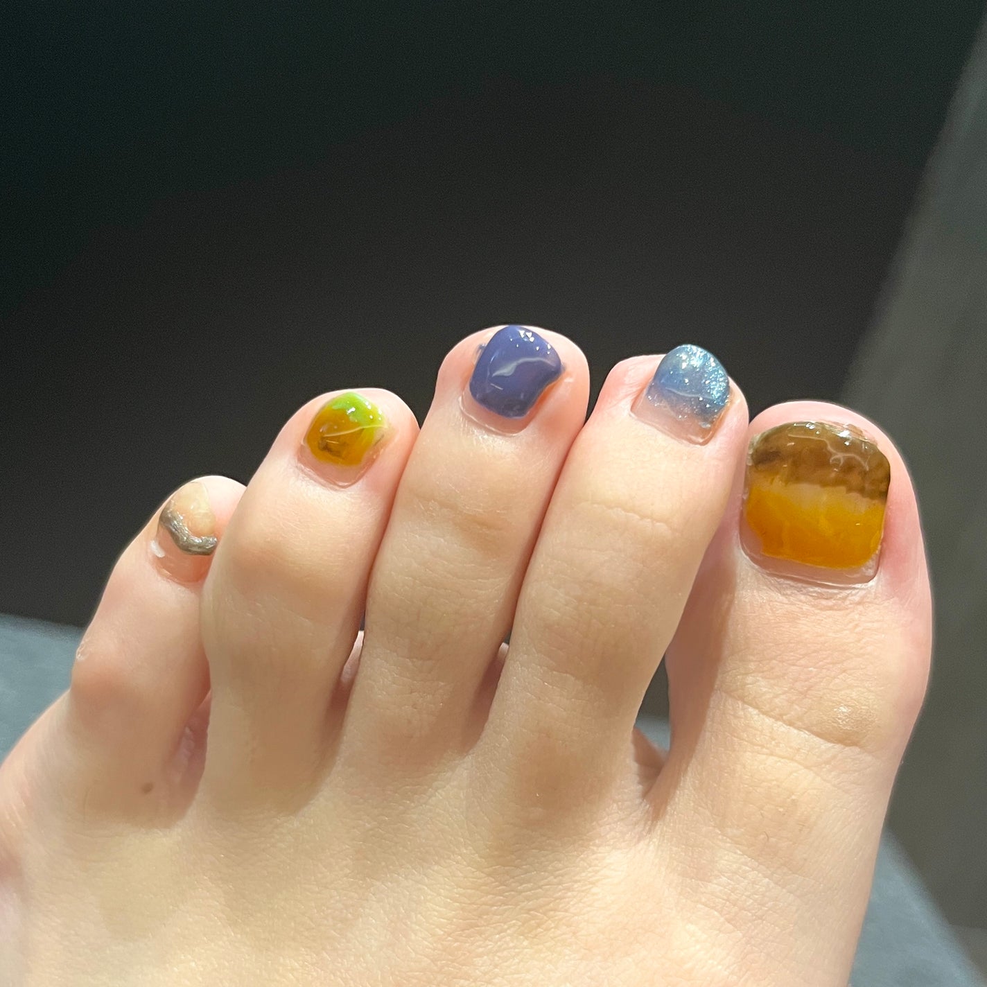 Dechi🐐 on LIPS 「サンダルが履きたくなる👡セルフフットネイル♡─────────..」(2枚目)