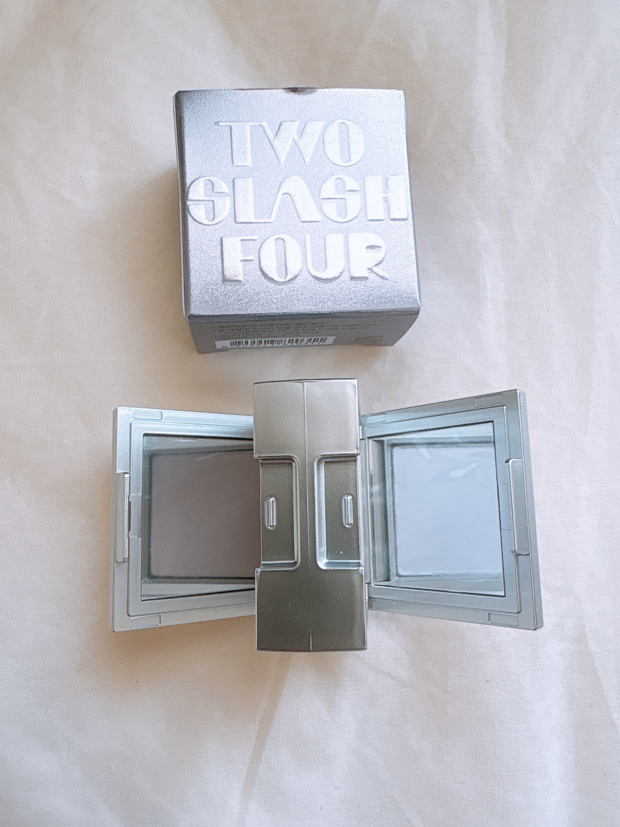 ストロビングフェイスキューブ/TWO SLASH FOUR/ハイライトを使ったクチコミ（2枚目）