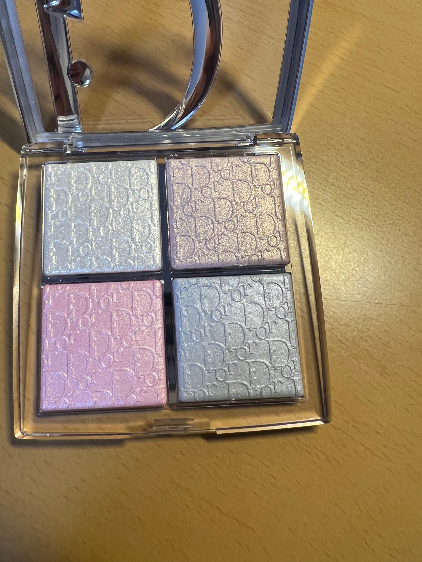 【旧】ディオール バックステージ フェイス グロウ パレット/Dior/ハイライトを使ったクチコミ(4枚目)