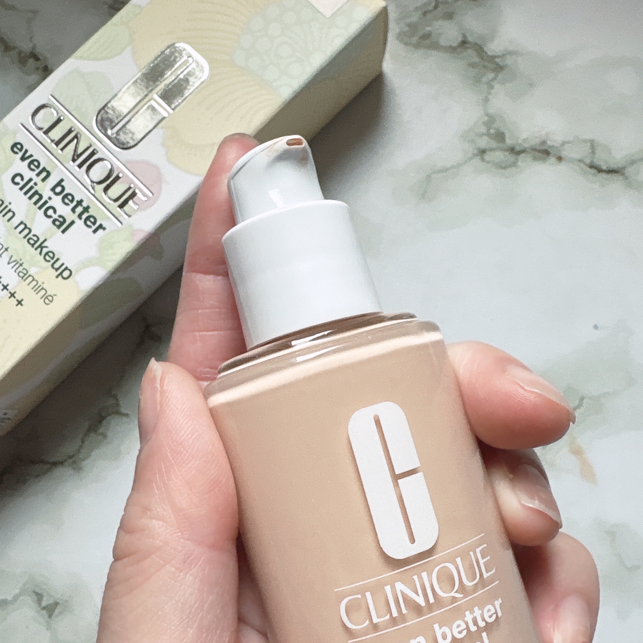 イーブン ベター メイクアップ  V ファンデーション 50/CLINIQUE/リキッドファンデーションを使ったクチコミ（2枚目）