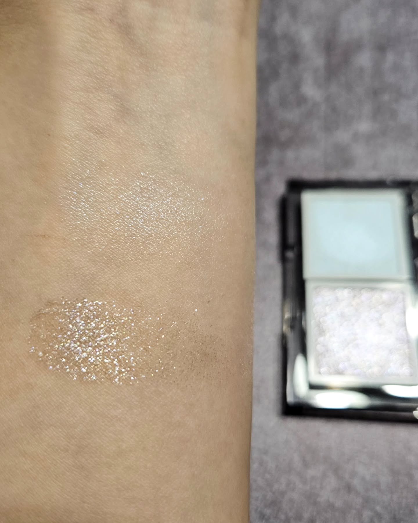 アディクション ザ シングル アイシャドウ ネイキッドシアー 005N Crispy Sky/ADDICTION/単色アイシャドウを使ったクチコミ（2枚目）