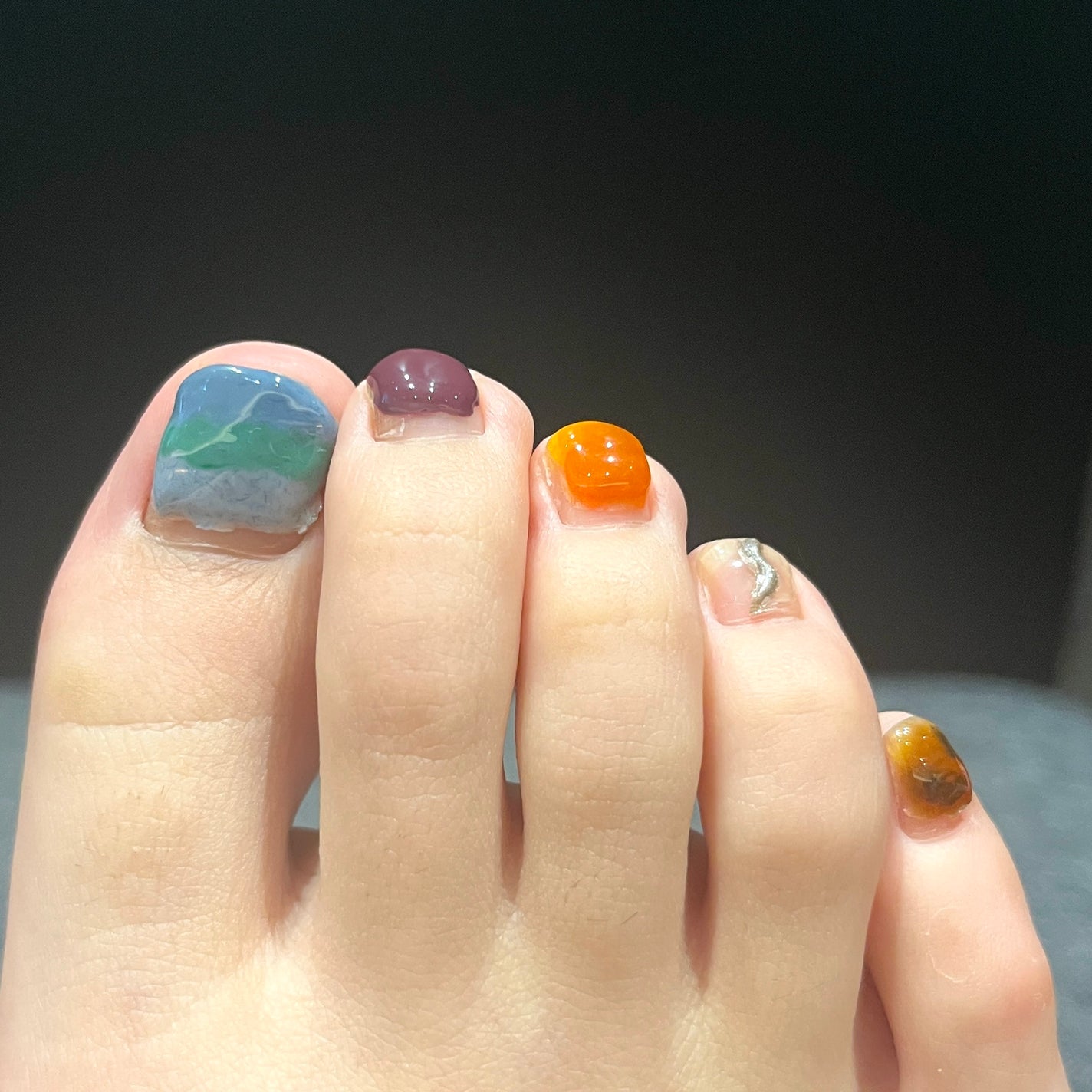 Dechi🐐 on LIPS 「サンダルが履きたくなる👡セルフフットネイル♡─────────..」(3枚目)