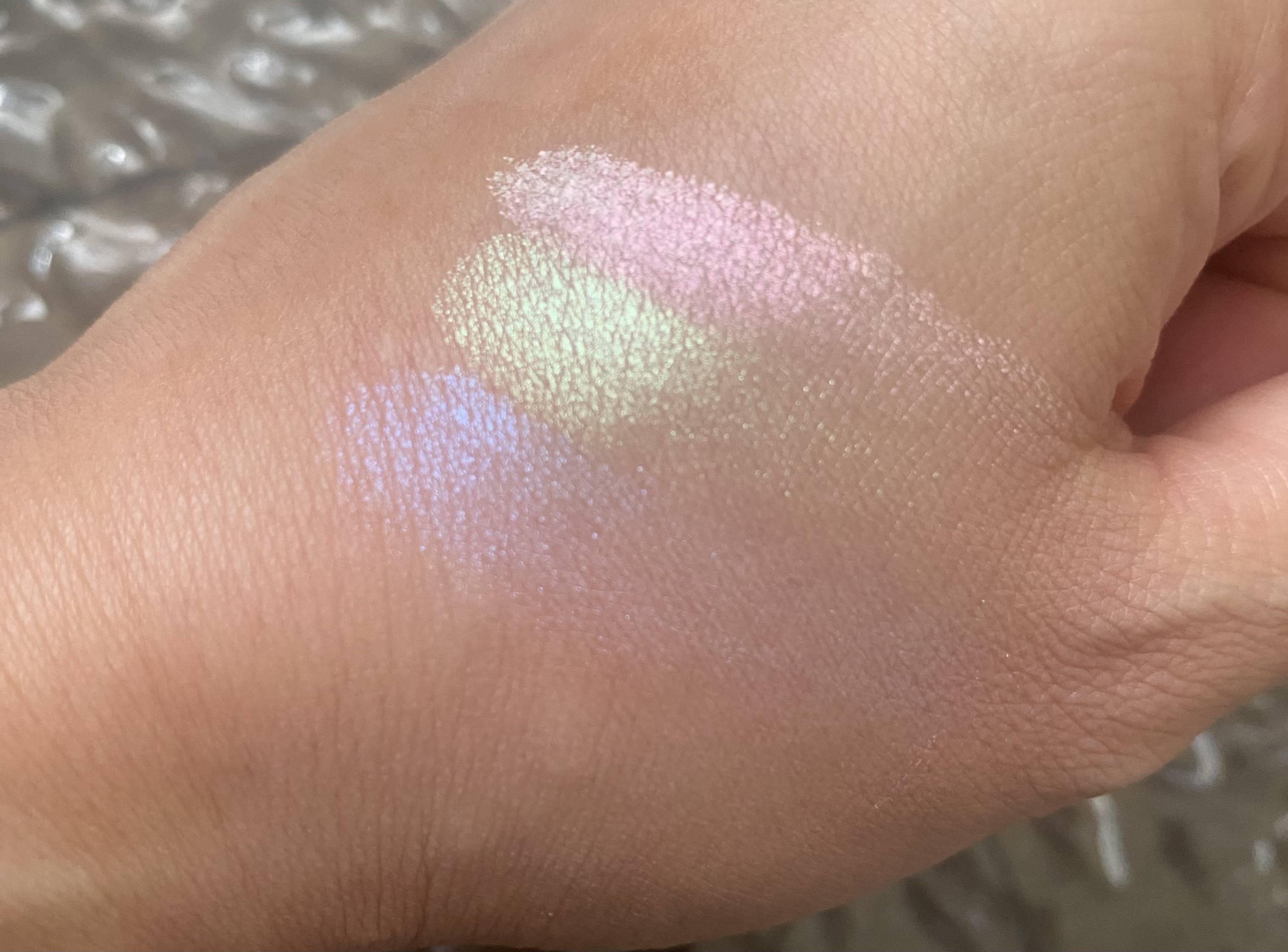 OFRA mini Highlighter Out of This World/Ofra Cosmetics/パウダーハイライトを使ったクチコミ（2枚目）