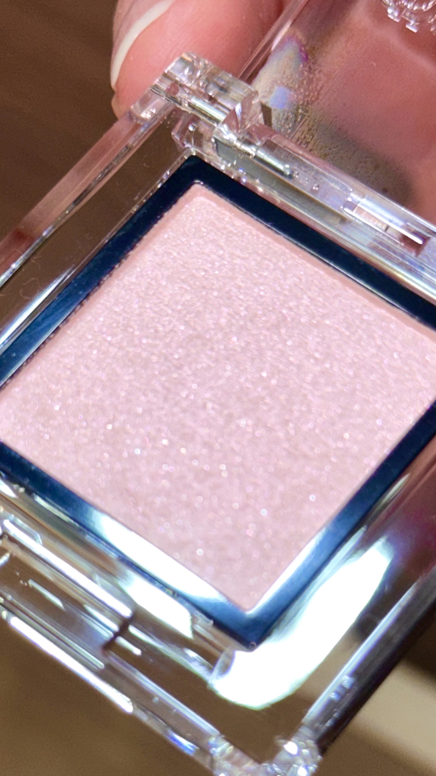  アディクション　ザ アイシャドウ プリズム/ADDICTION/単色アイシャドウを使ったクチコミ（3枚目）