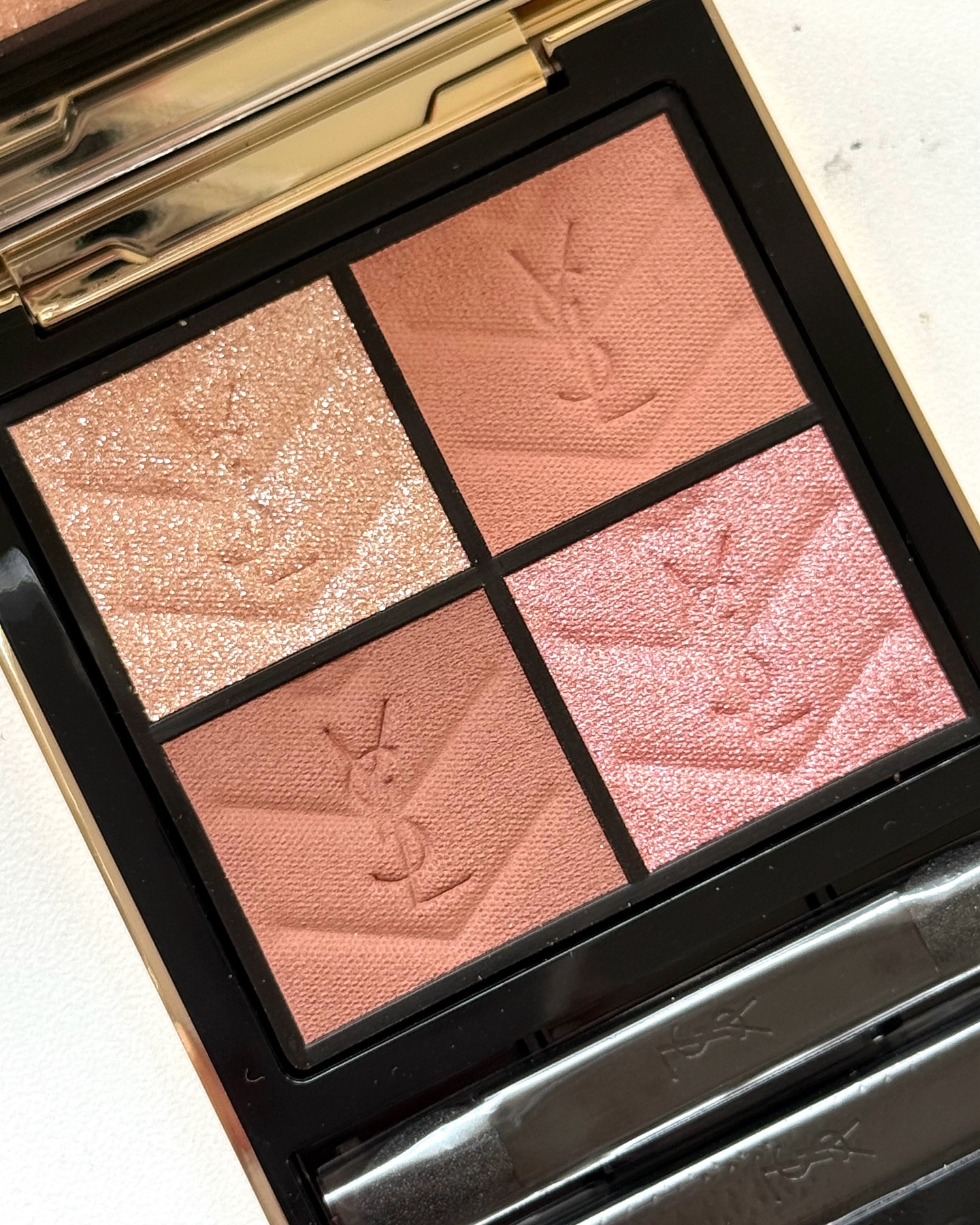 クチュール ミニ クラッチ/YVES SAINT LAURENT BEAUTE/アイシャドウパレットを使ったクチコミ（3枚目）