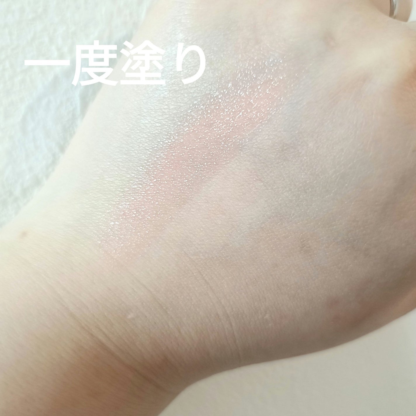 プラダ ライト グローイング リップバーム/PRADA BEAUTY/リップバームを使ったクチコミ(2枚目)