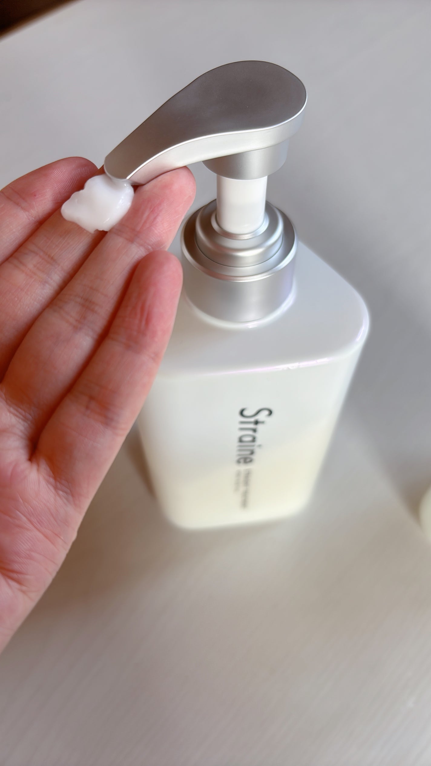 ストレートシャンプー/ストレートトリートメント ホワイトブロッサムの香り/Straine/市販シャンプーを使ったクチコミ(2枚目)