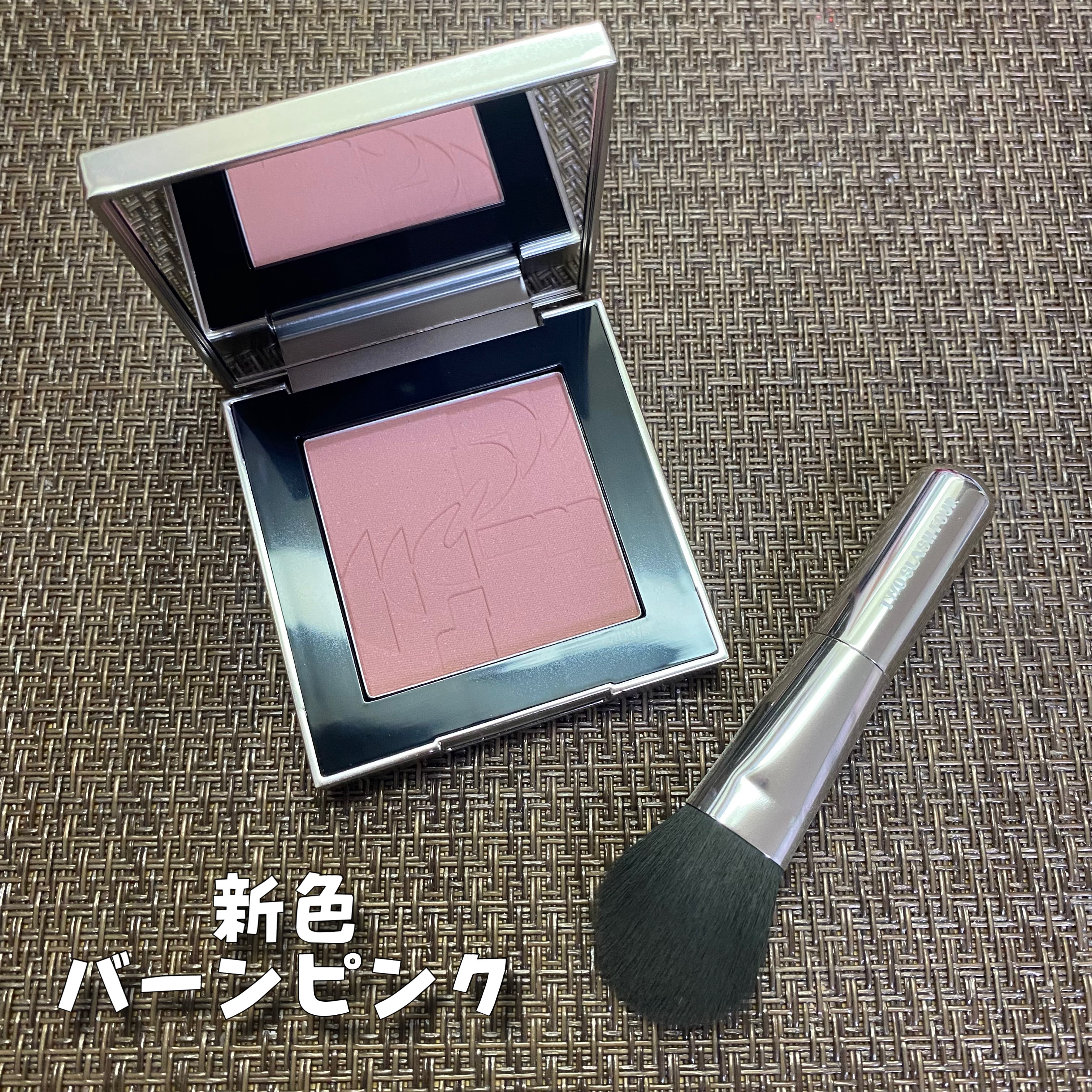 ストロビングフェイスキューブ/TWO SLASH FOUR/ハイライトを使ったクチコミ（3枚目）